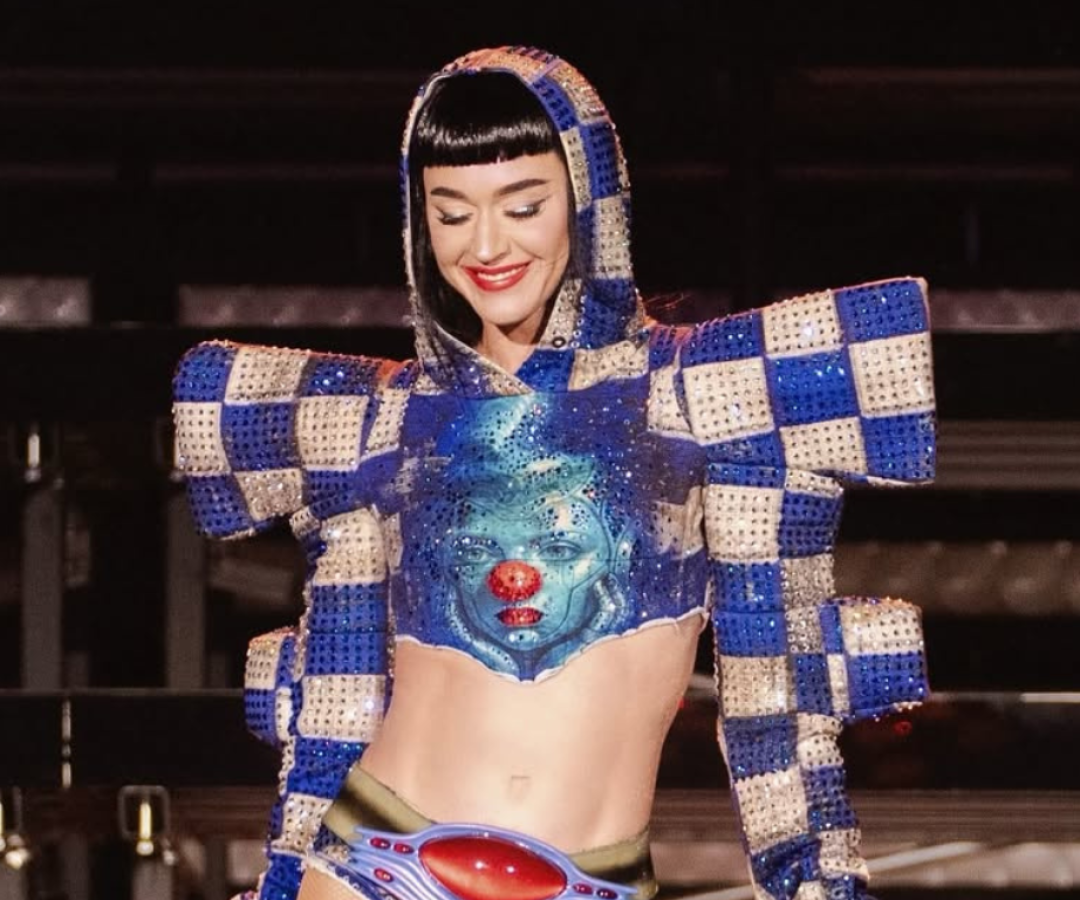 Katy Perry anuncia filme da turnê e desabafa: “Disseram que eu não podia”