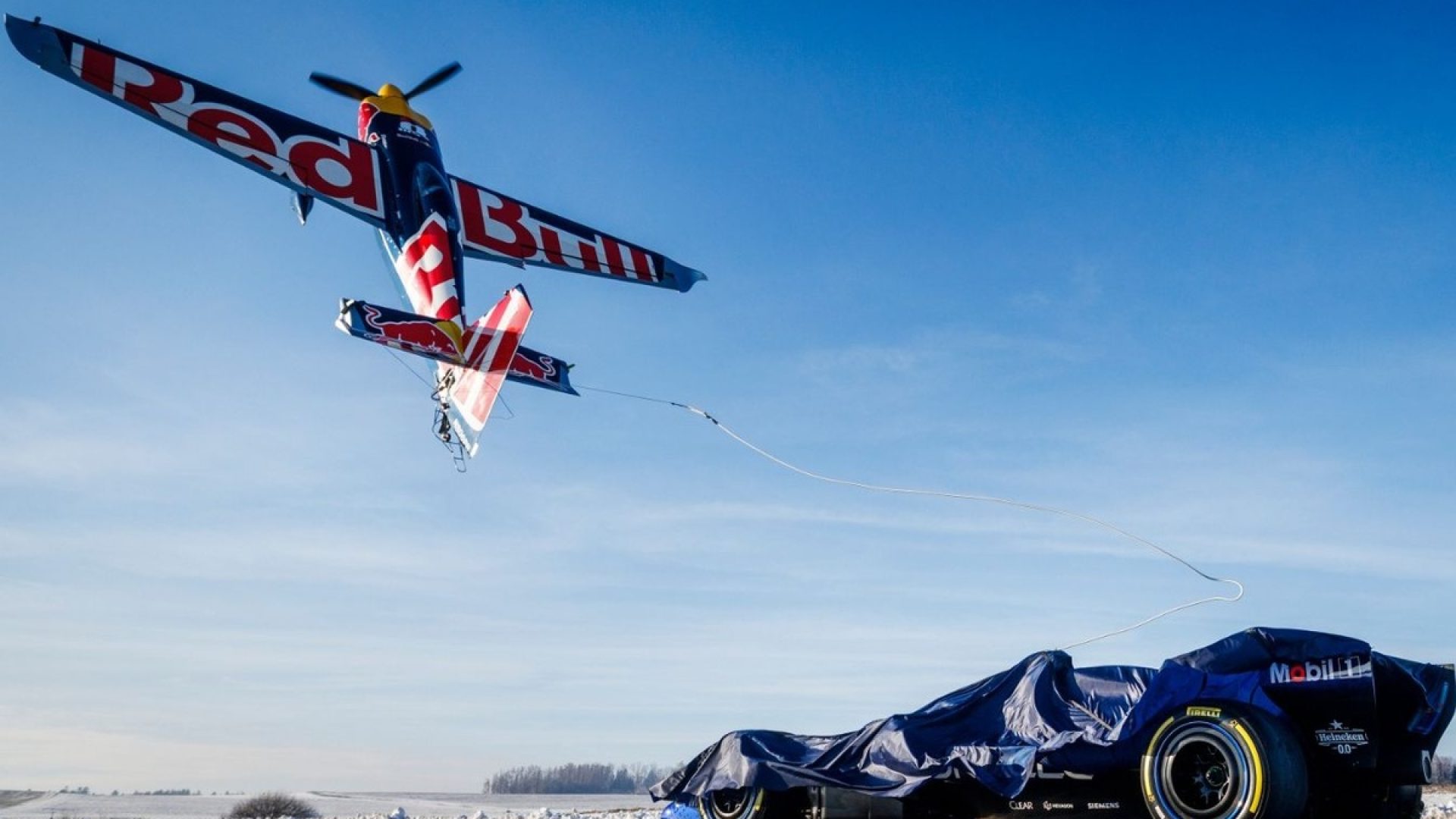 F1:Acrobacia para revelar carro da Red Bull quase causou acidente