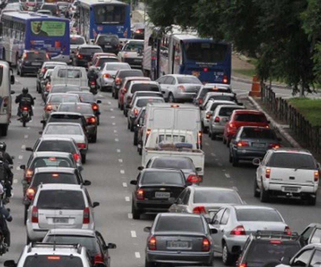Feriado deve movimentar mais de 3 milhões de veículos em São Paulo