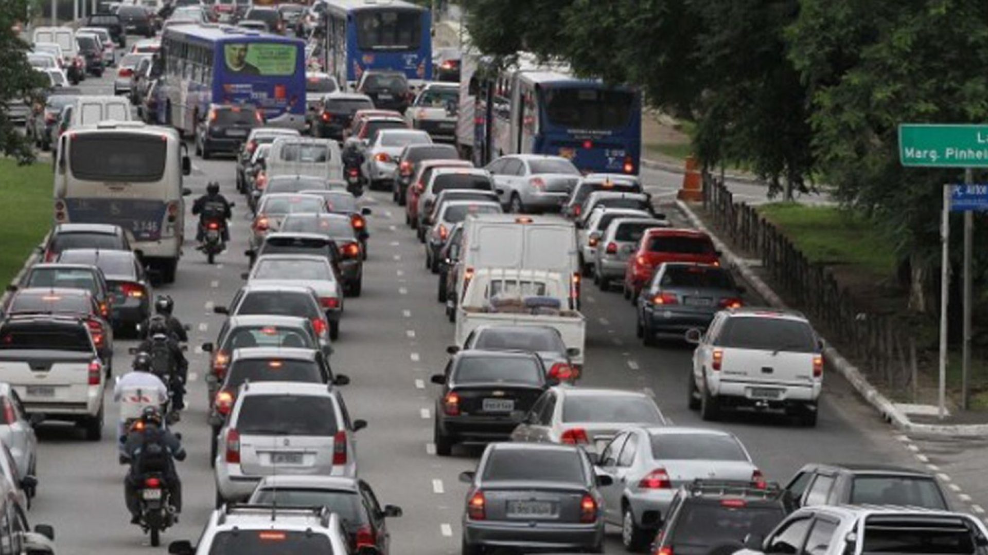 Feriado deve movimentar mais de 3 milhões de veículos em São Paulo