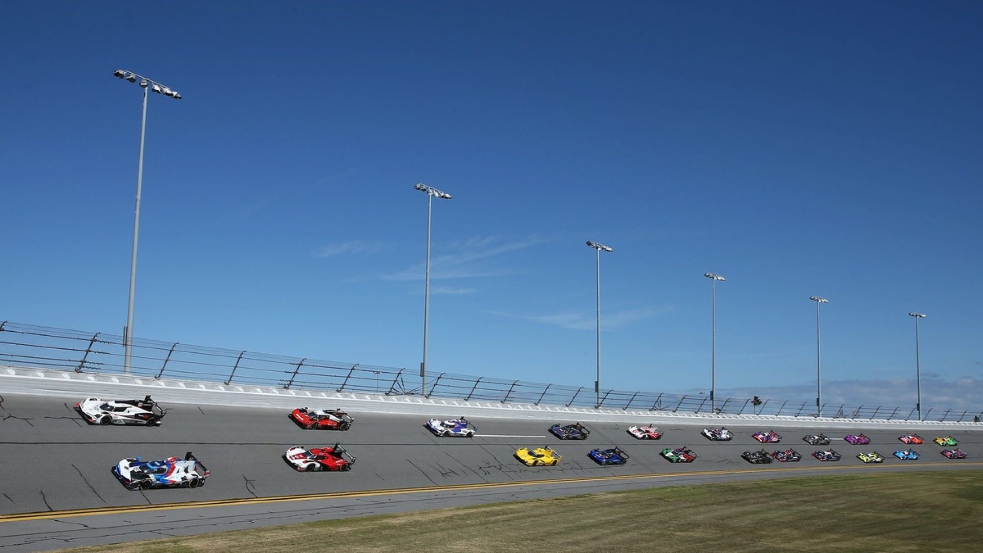 <div class="ms-item__thumb ">
    
<picture class="ms-item__picture ">
                        <source type="image/webp" srcset="https://cdn-9.motorsport.com/images/amp/254qXp90/s200/start-action-gtp-3.webp 200w, https://cdn-9.motorsport.com/images/amp/254qXp90/s300/start-action-gtp-3.webp 300w, https://cdn-9.motorsport.com/images/amp/254qXp90/s400/start-action-gtp-3.webp 400w, https://cdn-9.motorsport.com/images/amp/254qXp90/s500/start-action-gtp-3.webp 500w, https://cdn-9.motorsport.com/images/amp/254qXp90/s600/start-action-gtp-3.webp 600w, https://cdn-9.motorsport.com/images/amp/254qXp90/s700/start-action-gtp-3.webp 700w, https://cdn-9.motorsport.com/images/amp/254qXp90/s800/start-action-gtp-3.webp 800w, https://cdn-9.motorsport.com/images/amp/254qXp90/s900/start-action-gtp-3.webp 900w, https://cdn-9.motorsport.com/images/amp/254qXp90/s1000/start-action-gtp-3.webp 1000w, https://cdn-9.motorsport.com/images/amp/254qXp90/s1100/start-action-gtp-3.webp 1100w, https://cdn-9.motorsport.com/images/amp/254qXp90/s1200/start-action-gtp-3.webp 1200w" sizes="200px"></source>
                    <source type="image/jpeg" srcset="https://cdn-9.motorsport.com/images/amp/254qXp90/s200/start-action-gtp-3.jpg 200w, https://cdn-9.motorsport.com/images/amp/254qXp90/s300/start-action-gtp-3.jpg 300w, https://cdn-9.motorsport.com/images/amp/254qXp90/s400/start-action-gtp-3.jpg 400w, https://cdn-9.motorsport.com/images/amp/254qXp90/s500/start-action-gtp-3.jpg 500w, https://cdn-9.motorsport.com/images/amp/254qXp90/s600/start-action-gtp-3.jpg 600w, https://cdn-9.motorsport.com/images/amp/254qXp90/s700/start-action-gtp-3.jpg 700w, https://cdn-9.motorsport.com/images/amp/254qXp90/s800/start-action-gtp-3.jpg 800w, https://cdn-9.motorsport.com/images/amp/254qXp90/s900/start-action-gtp-3.jpg 900w, https://cdn-9.motorsport.com/images/amp/254qXp90/s1000/start-action-gtp-3.jpg 1000w, https://cdn-9.motorsport.com/images/amp/254qXp90/s1100/start-action-gtp-3.jpg 1100w, https://cdn-9.motorsport.com/images/amp/254qXp90/s1200/start-action-gtp-3.jpg 1200w" sizes="200px"></source>
            
    <img loading="lazy" width="200" height="133" class="ms-item__img ms-item__img--3_2 " src="https://cdn-9.motorsport.com/images/amp/254qXp90/s200/start-action-gtp-3.jpg" alt="IMSA: Com seis brasileiros inscritos, confira lista completa das 24 Horas de Daytona">
    </picture>
    <div class="ms-item__thumb-info">
        <p class="ms-item__thumb-title">
            IMSA: Com seis brasileiros inscritos, confira lista completa das 24 Horas de Daytona        </p>
    </div>

    <div class="ms-item__thumb-info-top">
        
                    
<div class="msnt-badge font-secondary font-bold inline-flex uppercase items-center gap-1 msnt-badge--default msnt-badge--sm -skew-x-3 ms-item__thumb-series !hidden">
    
    <span class="msnt-badge__text skew-x-3 -mt-0.5">IMSA</span>
</div>        
                    </div>

    
    </div>    
    
    <div class="ms-item__info">
        <div class="ms-item__info-top">
            <div class="ms-item__info-conditional ms-item__info-conditional--prime">
                            </div>

                                                <span class="ms-item__series ms-item__series--ultra-short">IMSA</span>
                
                <span class="ms-item__series ms-item__series--title">IMSA</span>
            
                            <div class="ms-item__info-conditional">
                                    </div>
            
            <span class="ms-item__icon--trending" data-count-type="trending">
                <svg>
                    <use xlink:href="/design/dist/critical/icons/sprite-common-1-3d95249d302790eb176ee8318a65f93e.svg#ms-hot"></use>
                </svg>
            </span>

                        <time class="ms-item__date " datetime="2026-01-20T14:05:42Z">
                20 h            </time>
                    </div>

        
                <div class="ms-item__title">IMSA: Com seis brasileiros inscritos, confira lista completa das 24 Horas de Daytona</div>

        
            </div>