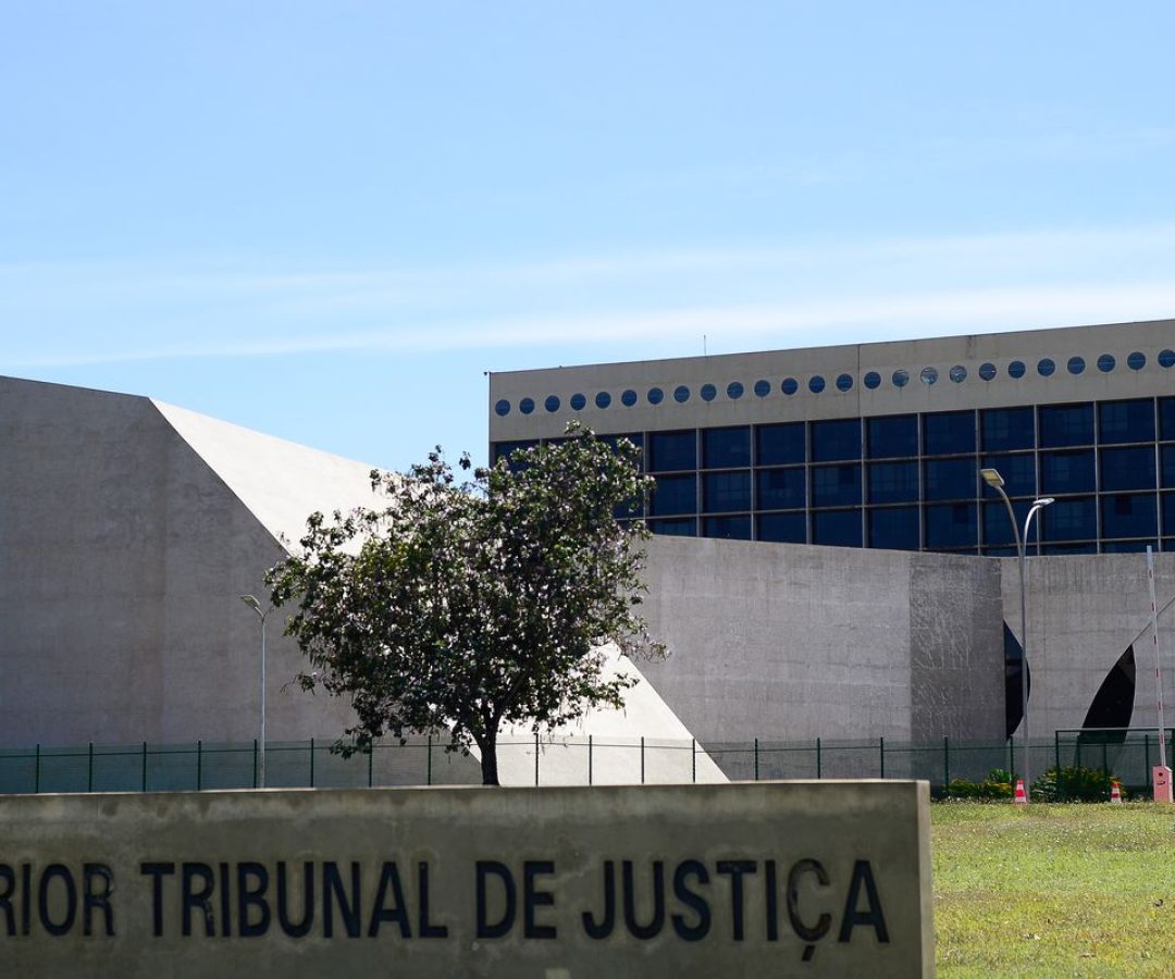 STJ abre investigação por uso de prompts para fraudar processos
