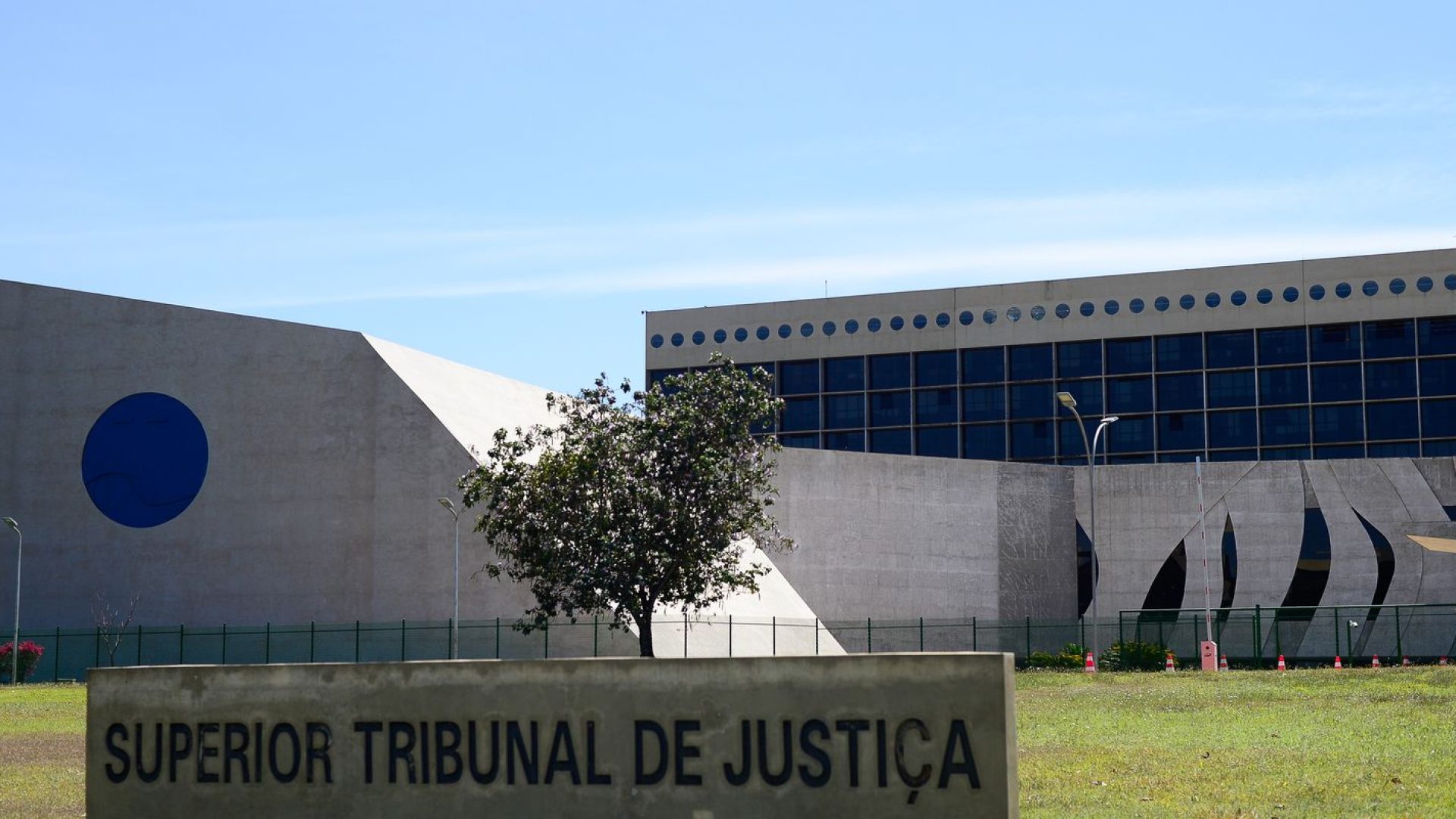 STJ abre investigação por uso de prompts para fraudar processos