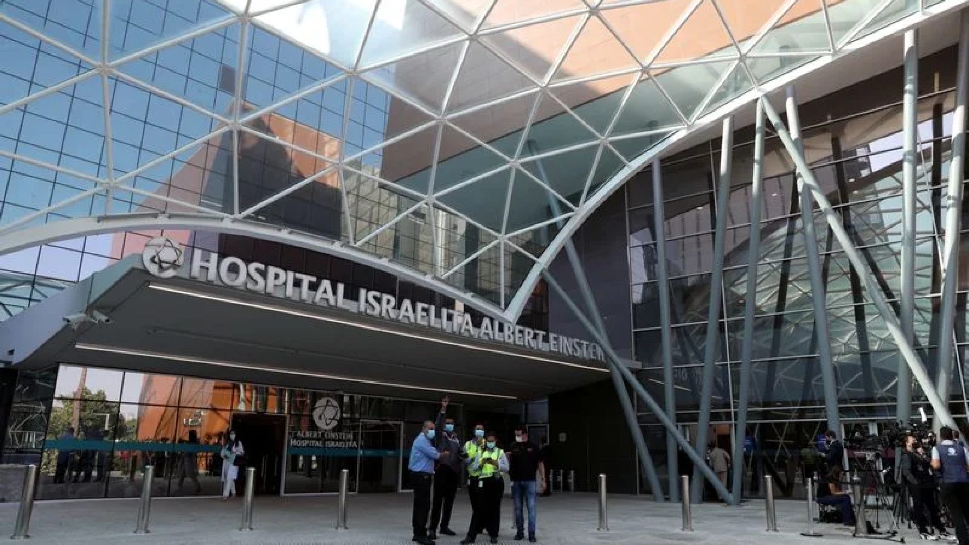 melhores empresas para trabalhar no brasil; Entrada do hospital Albert Einstein, em São Paulo, onde estava internado o ator Tarcísio Meira 25/09/2020 REUTERS/Amanda Perobelli