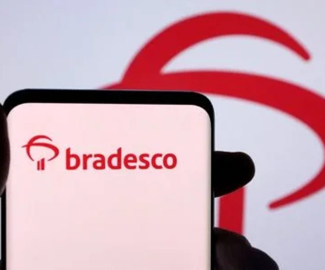 Logo do Bradesco em smartphone