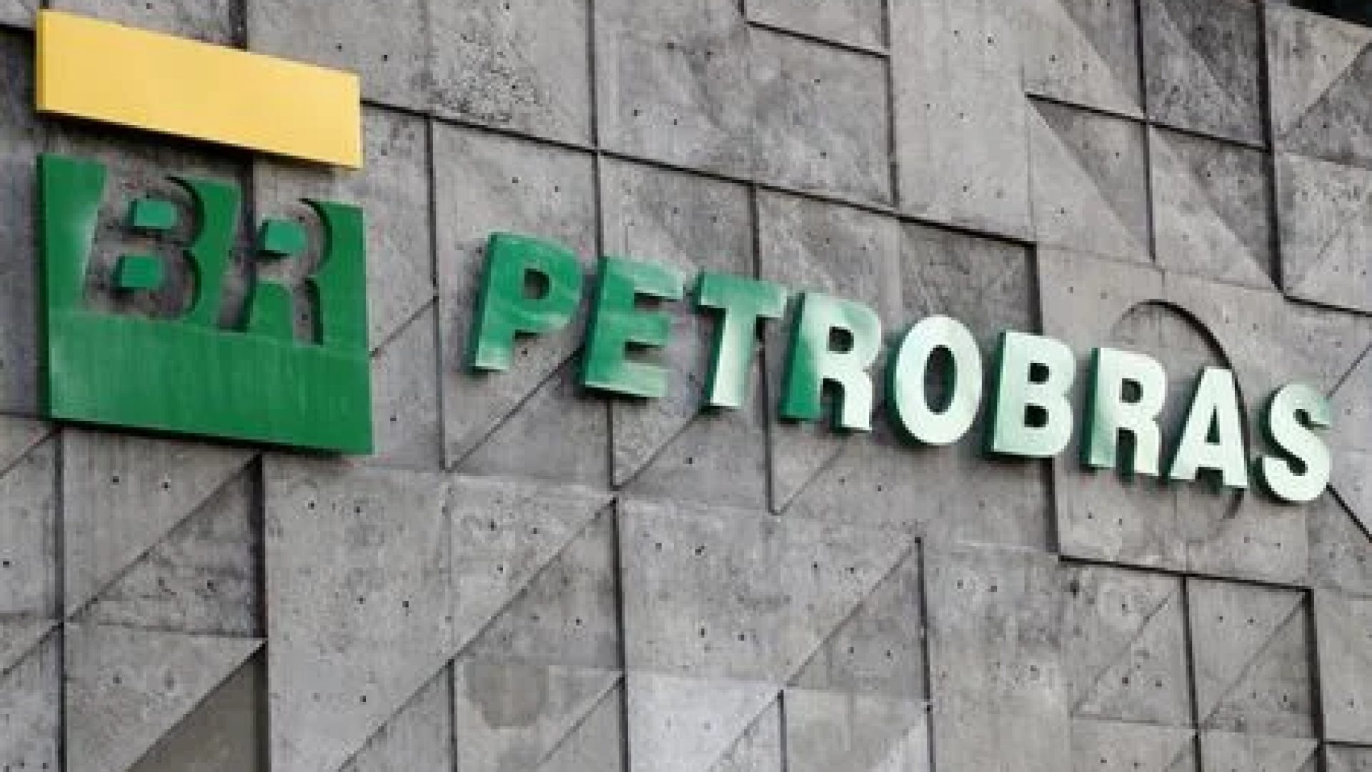 Logo da Petrobras em sede no Rio de Janeiro