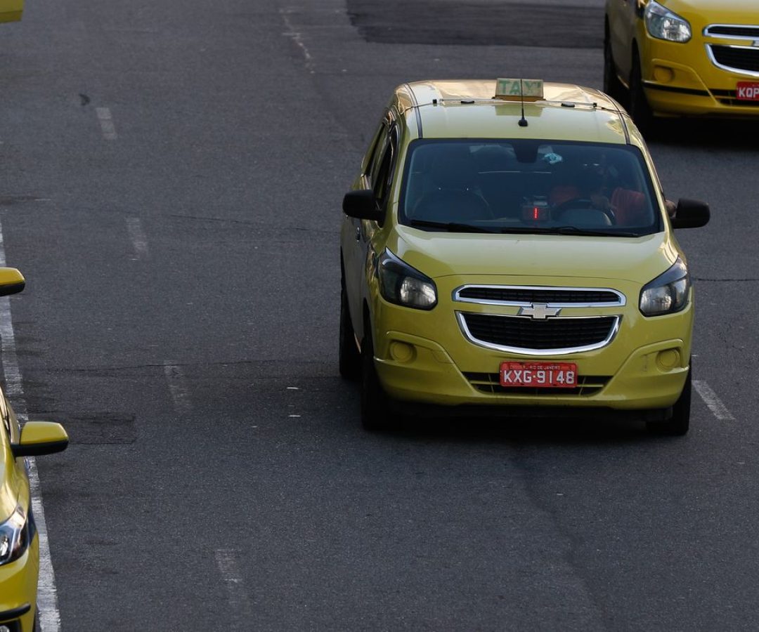 CMN regulamenta nova linha para motoristas de aplicativos e taxistas