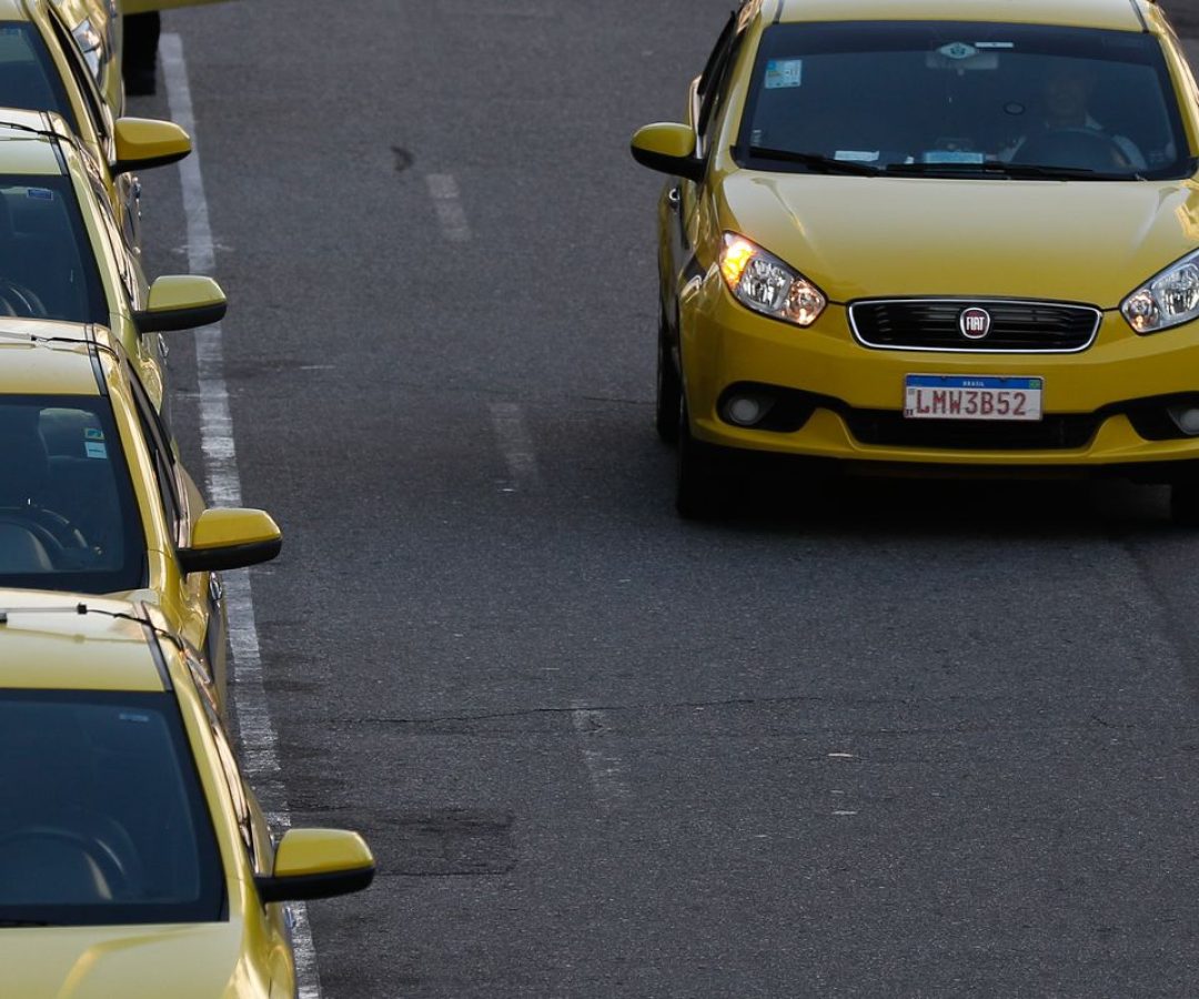 Governo publica MP que destina R$ 30 bi a taxistas e motoristas de app