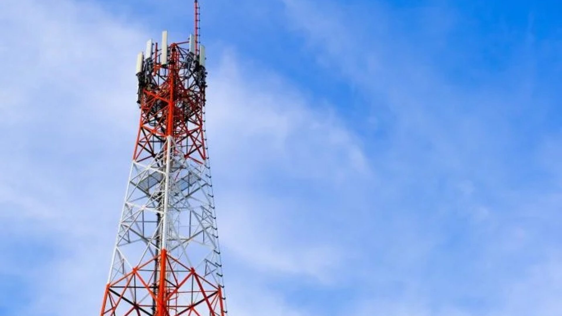 Anatel notifica Vivo, TIM e Claro sobre cumprimento de obrigações do 5G
