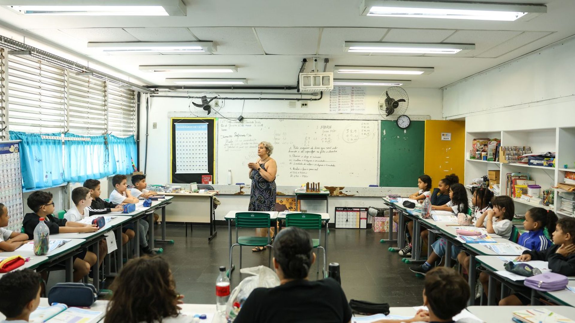 Professor pode pedir Carteira Nacional Docente a partir de amanhã