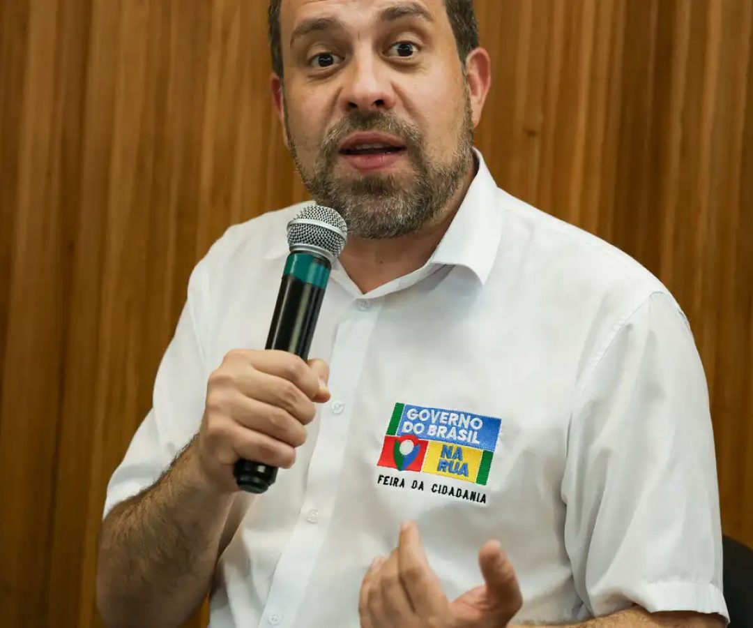 “É banditismo”, diz Boulos sobre aumento de diesel nos postos