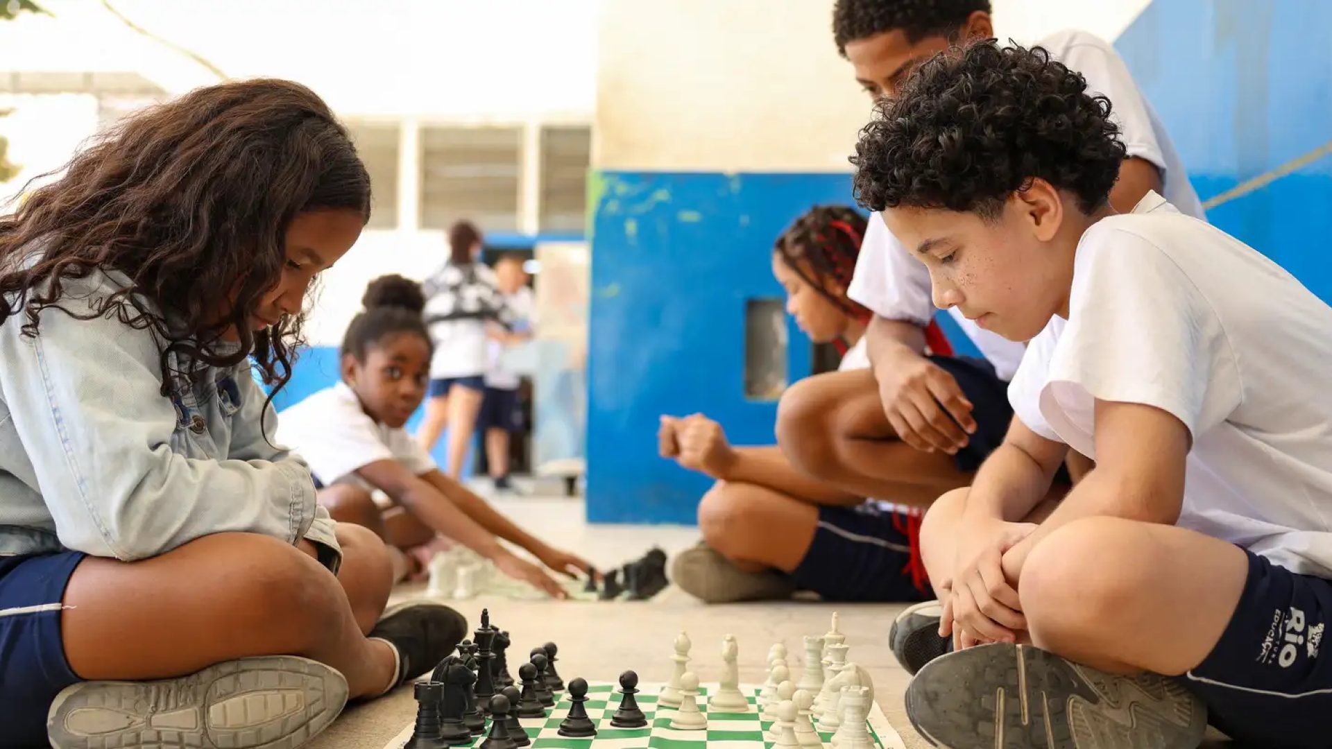 MEC fará pesquisa sobre impacto da restrição de celular nas escolas