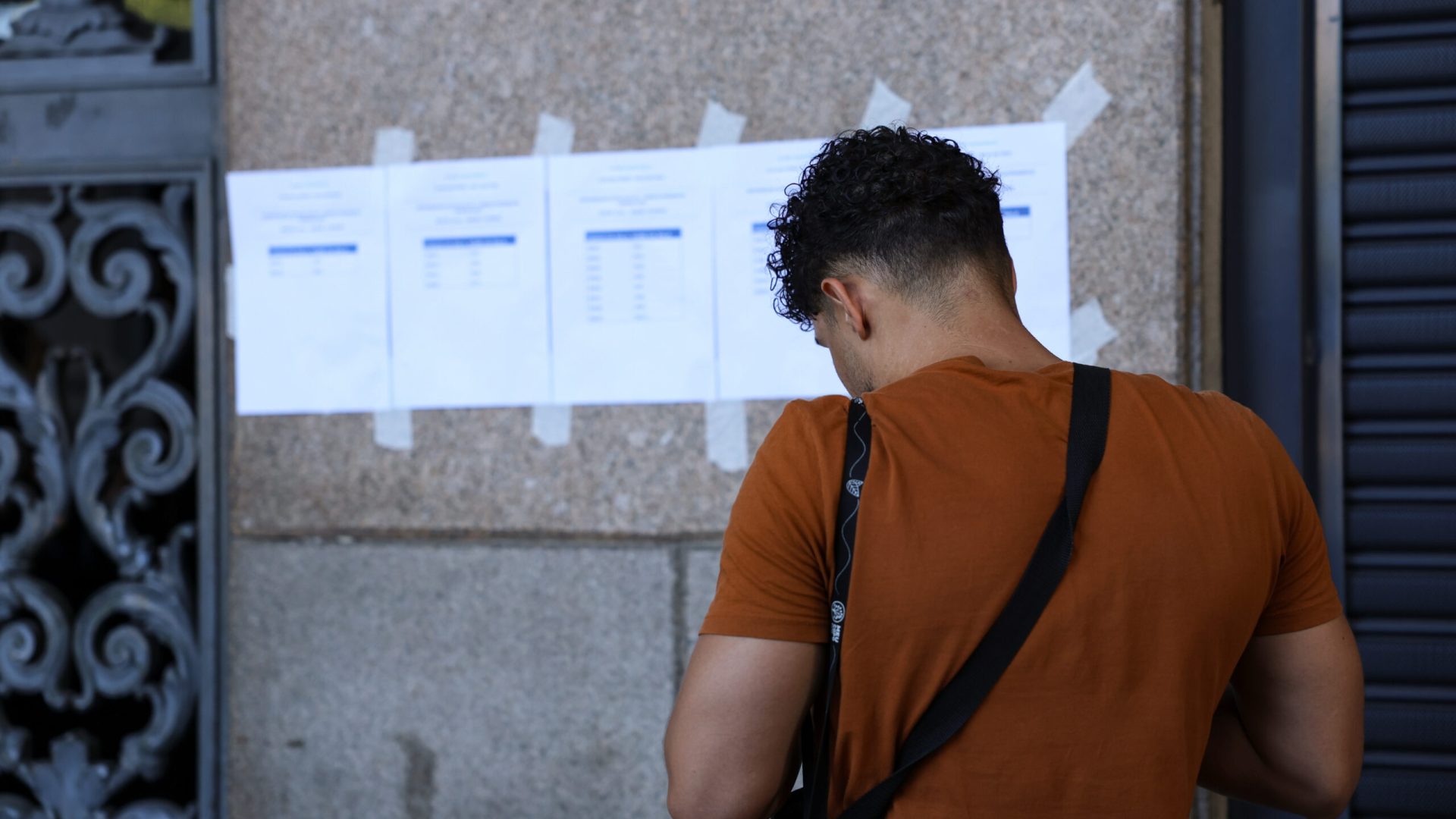 Portões nos locais de prova do CNU 2025 são fechados
