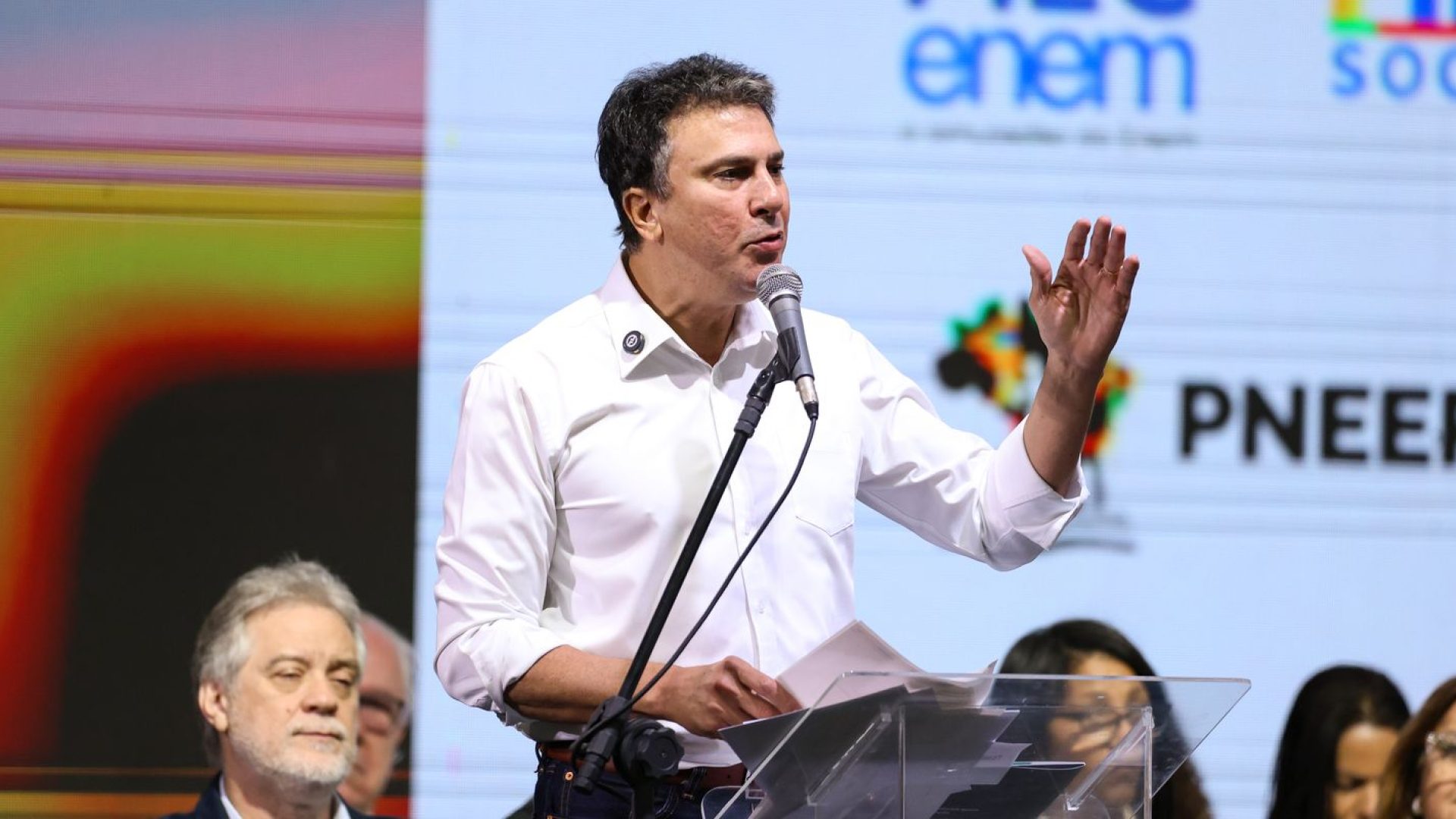 Ministro da Educação defende maior remuneração para professor