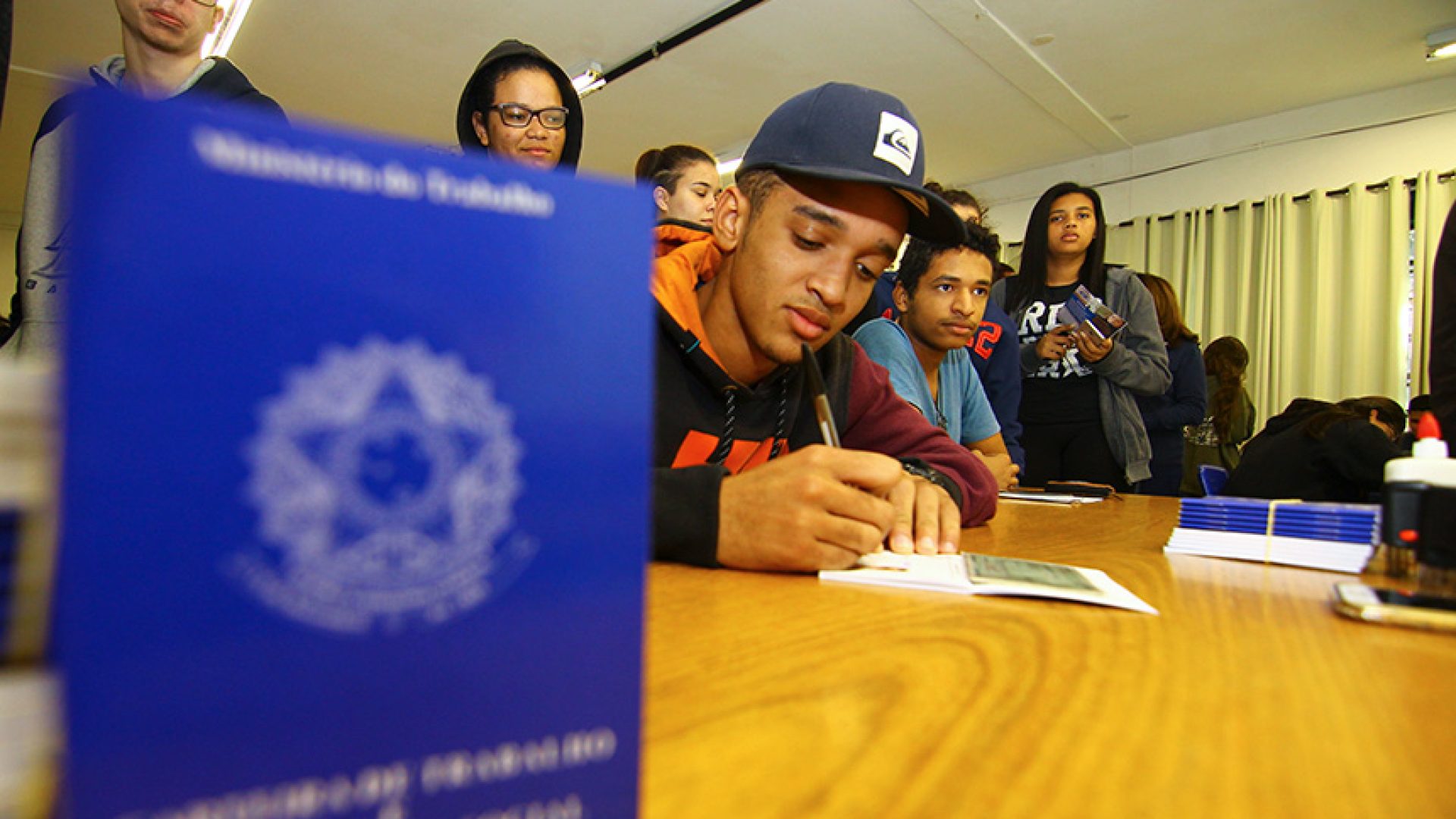 Governo veta integralmente projeto de incentivo ao primeiro emprego — Senado Notícias