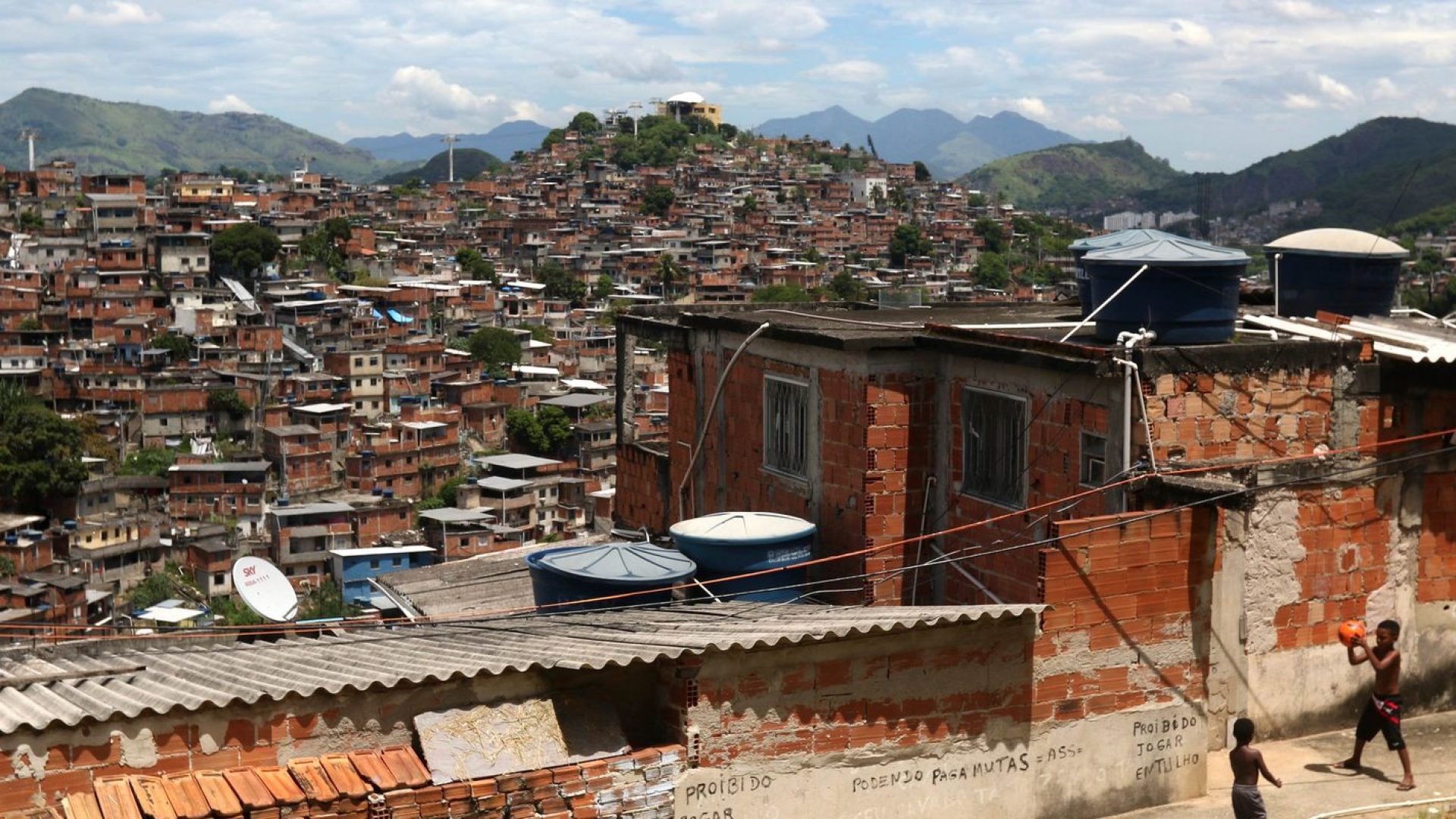 Gênero, raça e origem familiar definem mobilidade social, diz estudo