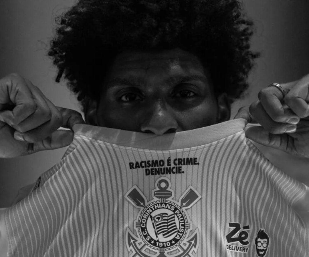 Corinthians estampará mensagem antirracista no uniforme em duelo contra o Cruzeiro
