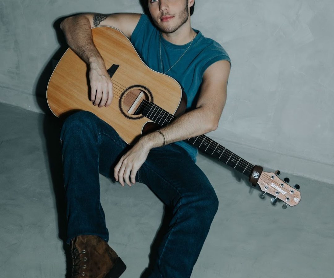 Enzo Ferro lança EP “Agora” e marca nova fase na carreira