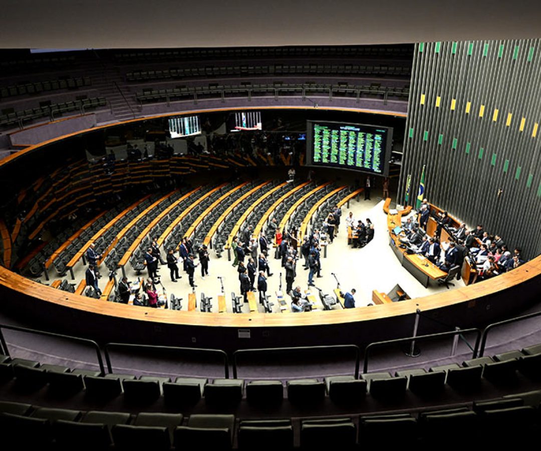 À mesa, presidente do Senado Federal, senador Davi Alcolumbre (União-AP) conduz sessão.