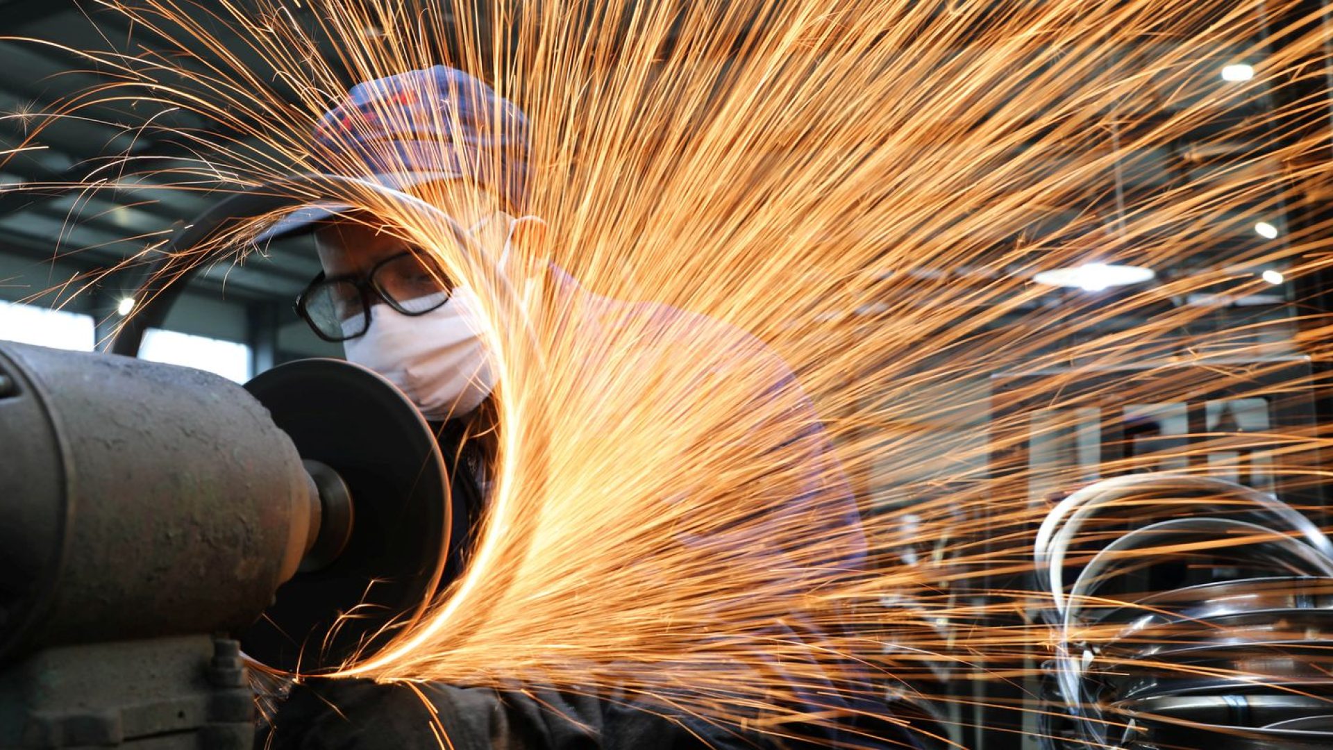 Pouco mais da metade das indústrias planeja investir em 2026