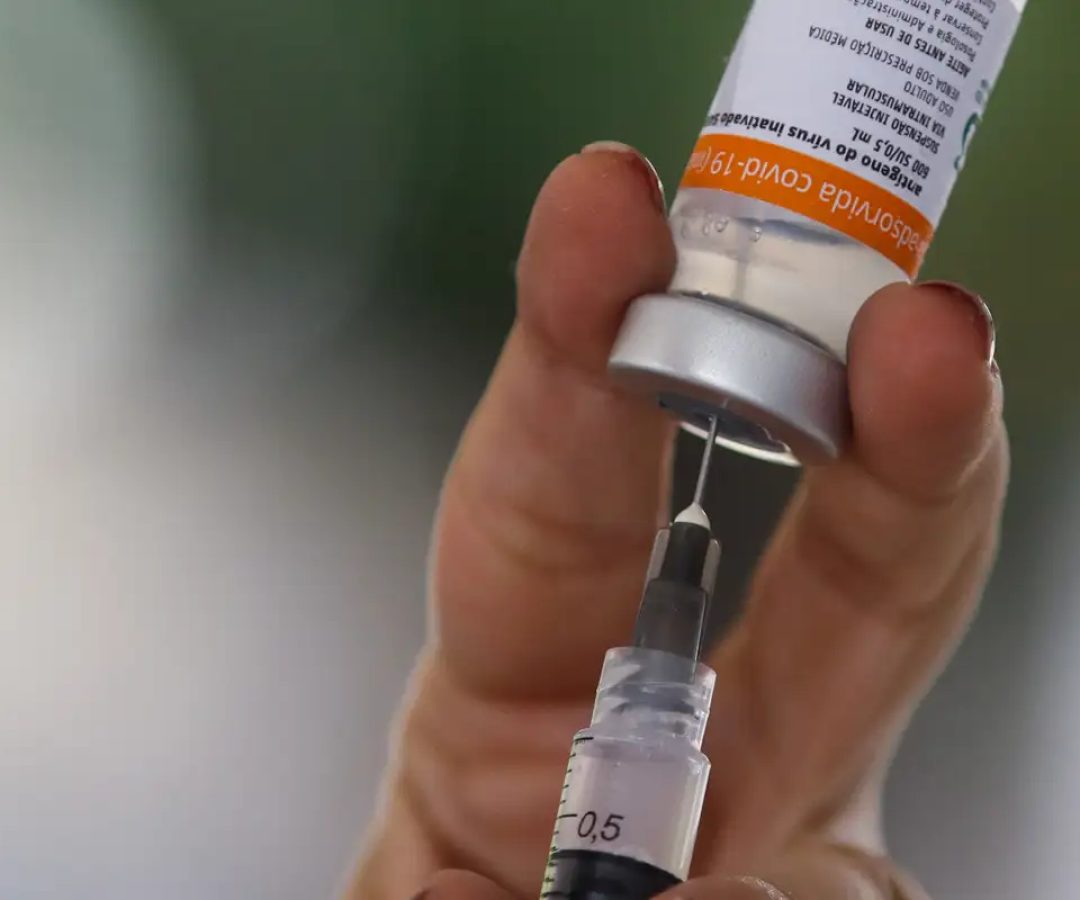Há 5 anos, Brasil aplicava primeiras doses de vacina contra a covid-19
