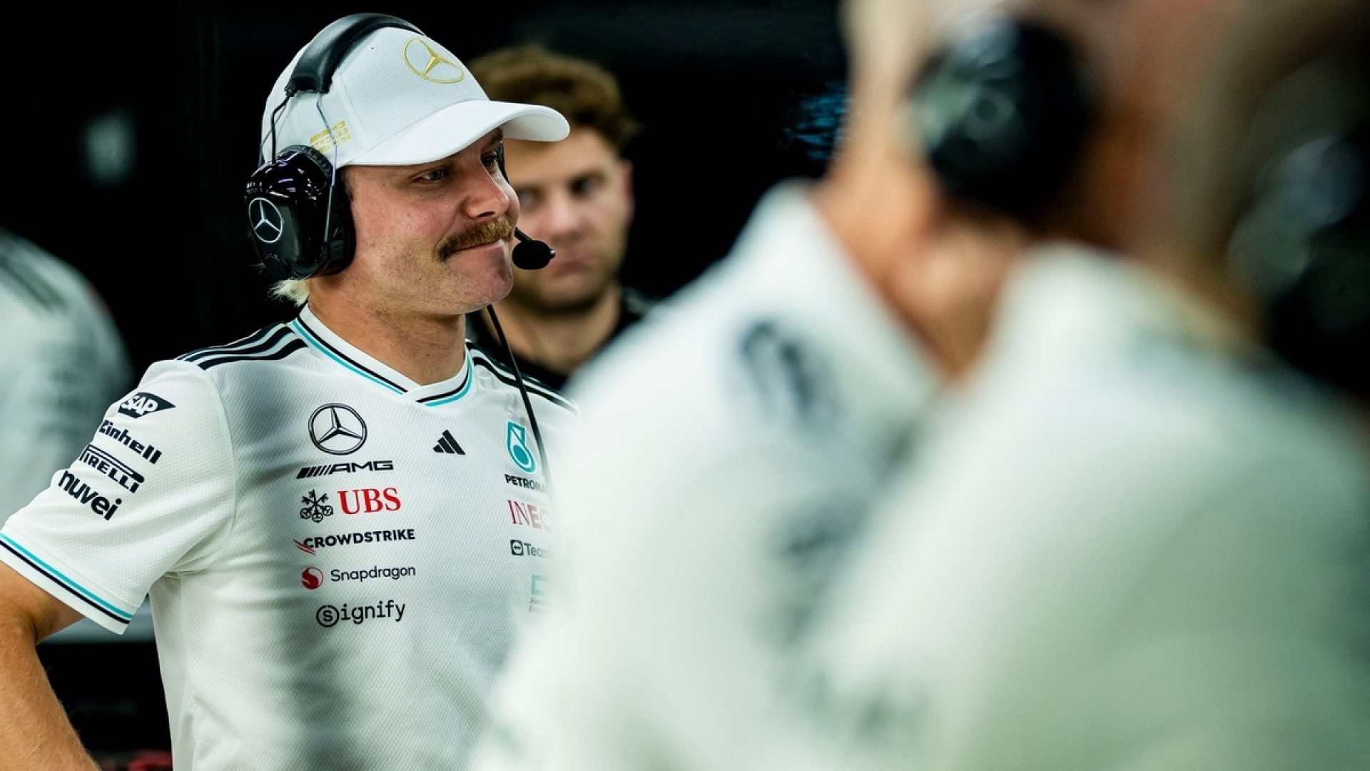 EXCLUSIVO: Bottas vê ‘exagero’ em análise sobre primeiro ano de Hamilton na Ferrari, mas destaca: “Subestimaram Charles”