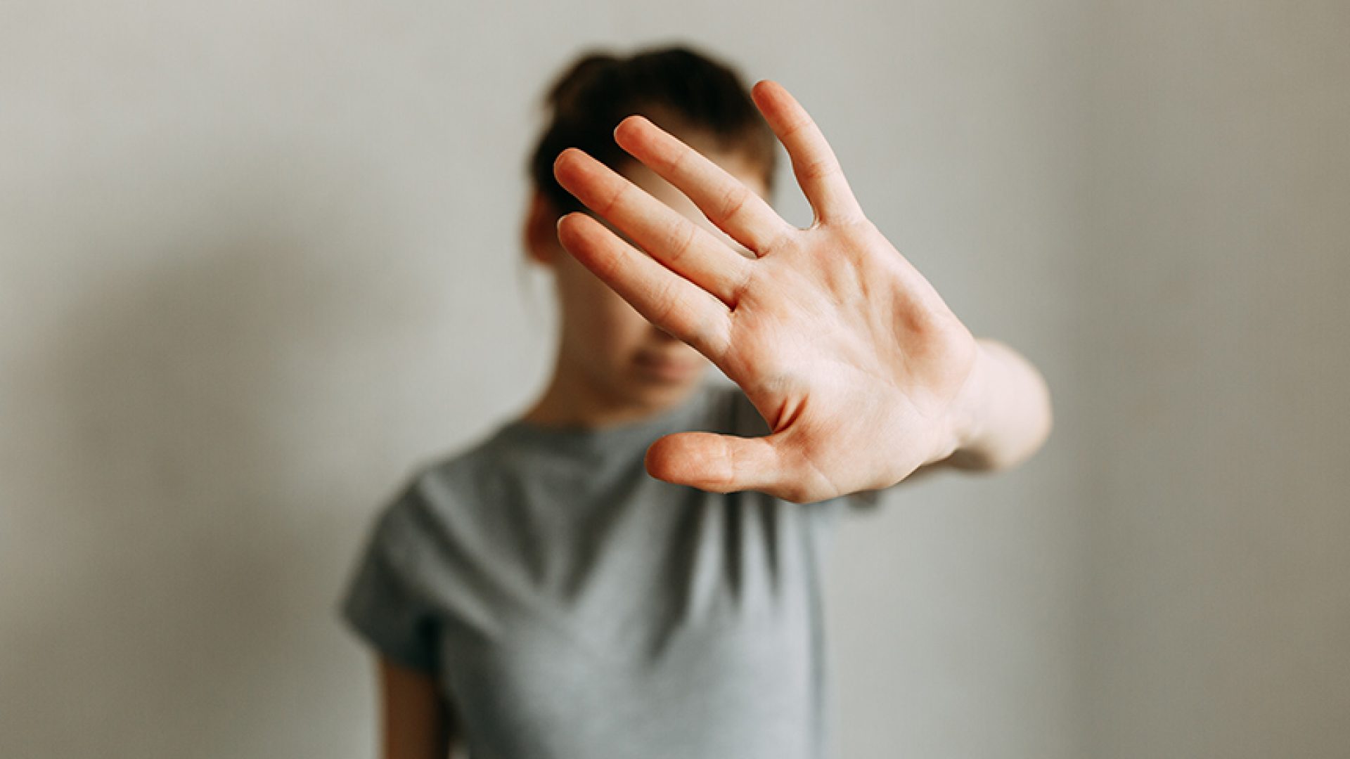 Projeto prevê atendimento psicológico para brasileiras sob violência no exterior — Senado Notícias