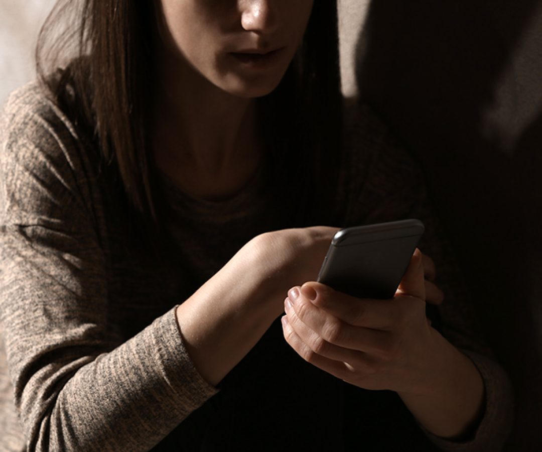 Violência digital contra mulher também é crime; veja como denunciar — Senado Notícias