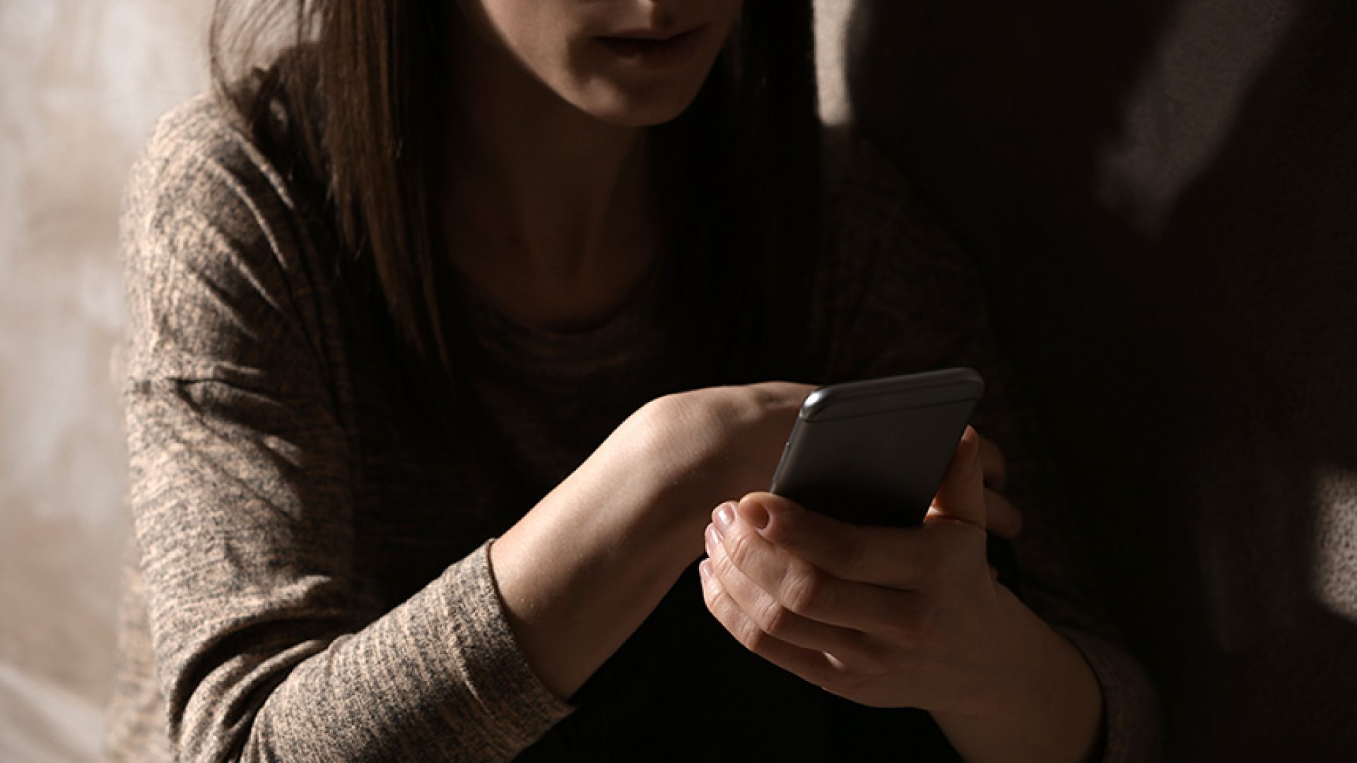 Violência digital contra mulher também é crime; veja como denunciar — Senado Notícias