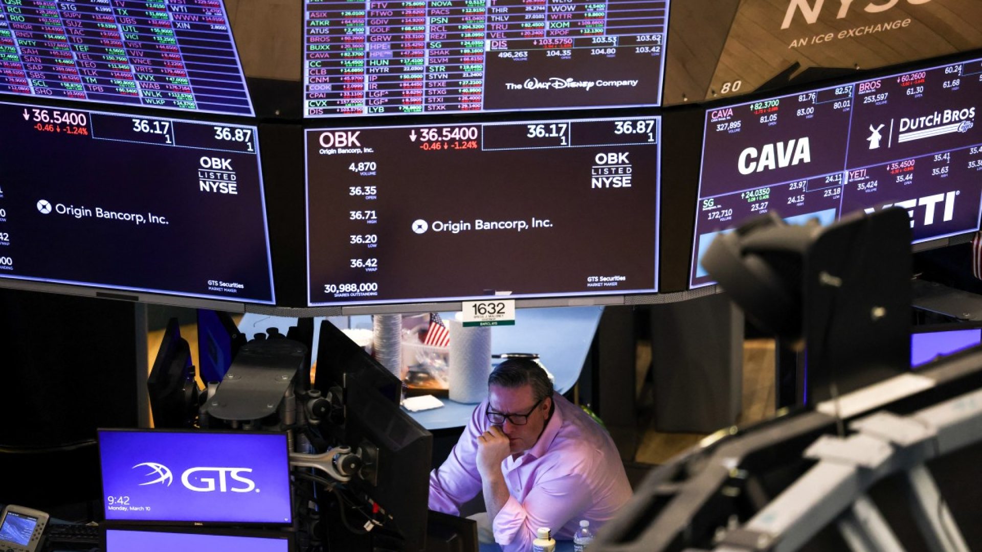 wall-street.jpg