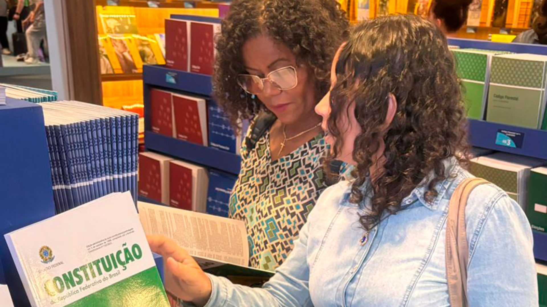 Livraria do Senado vende mais de 20 mil livros na Bienal de São Paulo — Senado Notícias