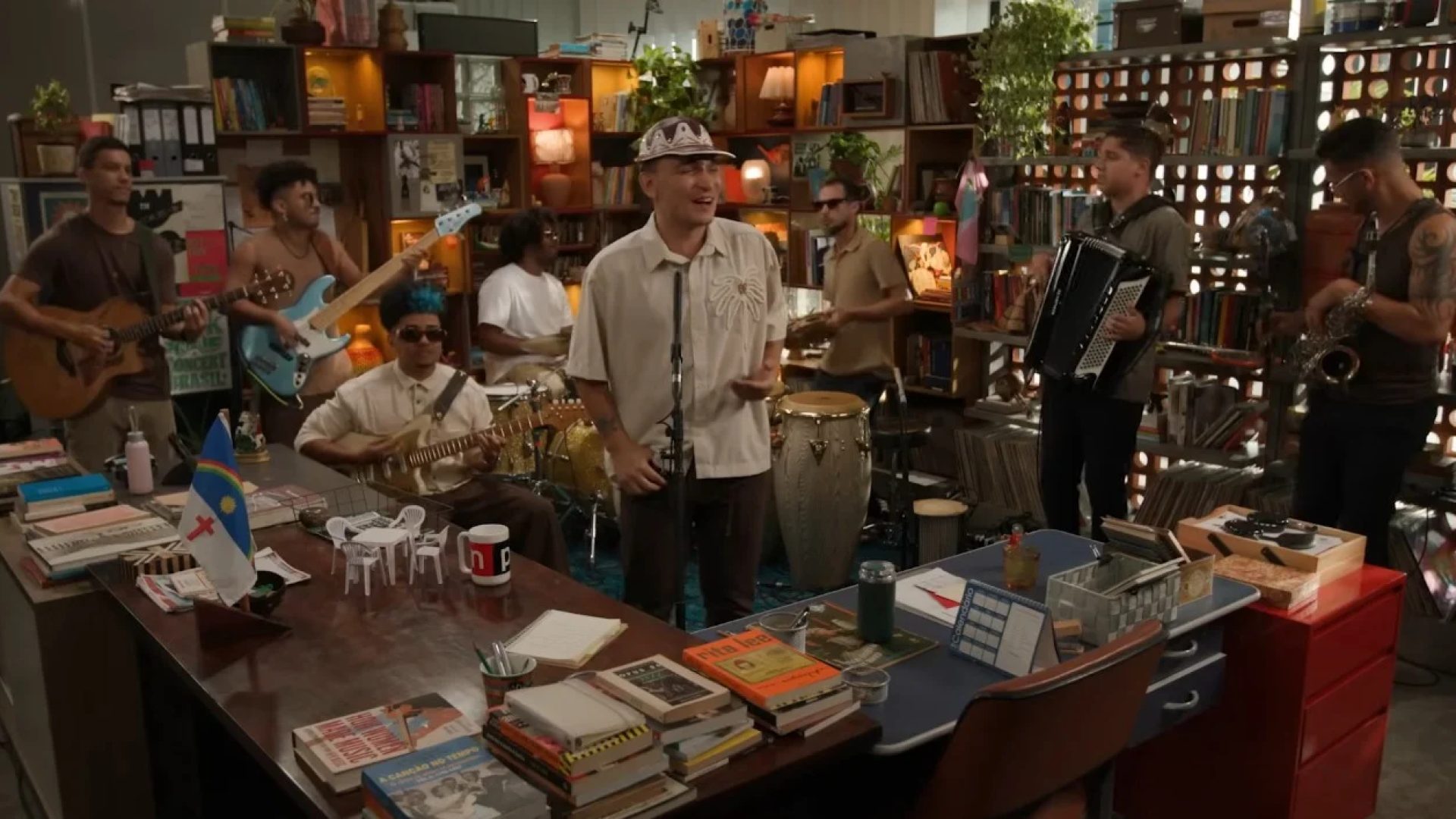 Tiny Desk Brasil estreou nesta semana no país com João Gomes
