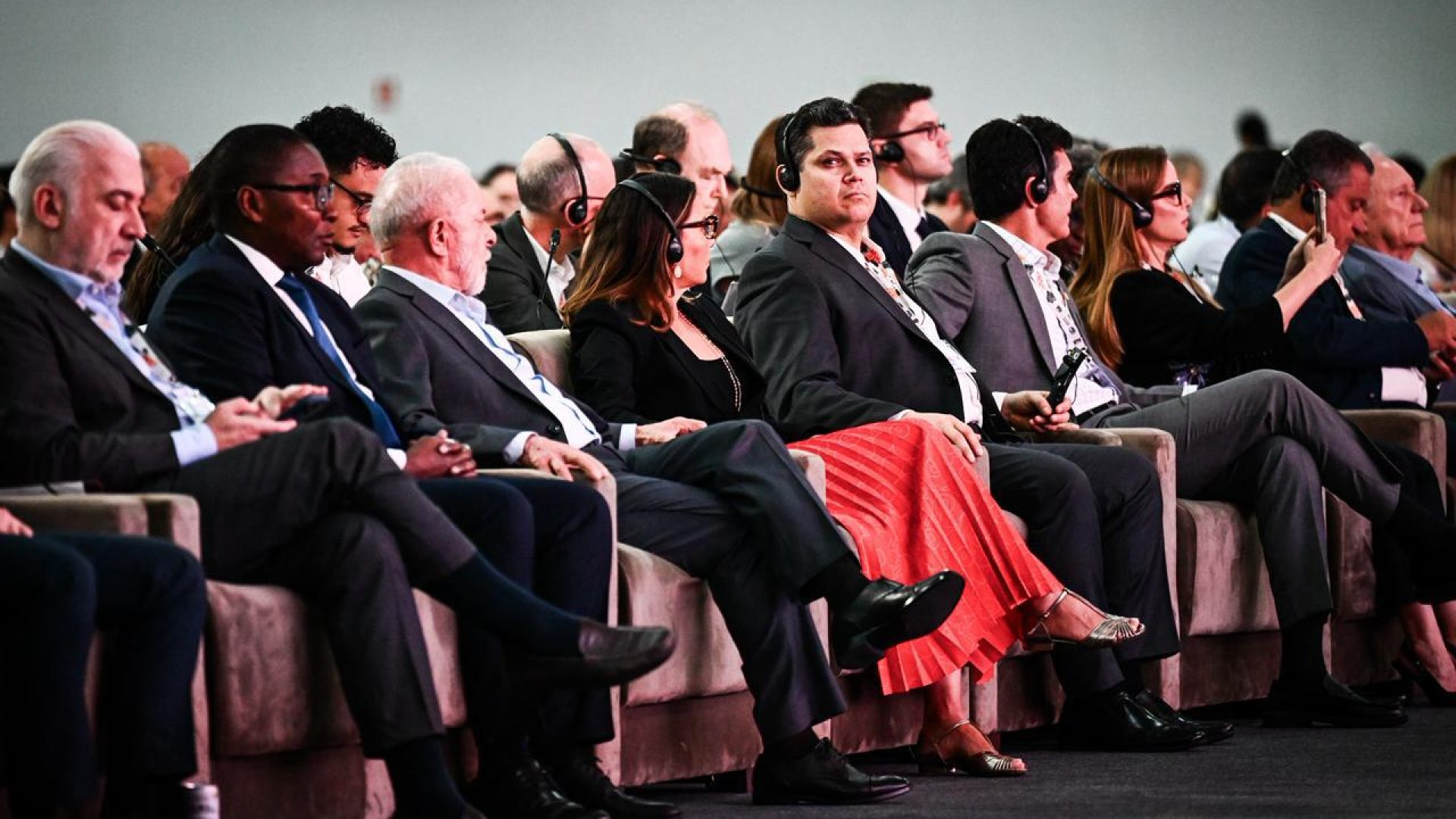 De volta a Belém (PA), desta vez para a abertura da 30ª Conferência do Clima da ONU (COP30), o presidente do Congresso Nacional e do Senado Federal, Davi Alcolumbre (União-AP), afirmou, nesta segunda-feira (10), que o Brasil tem contribuído de forma efetiva para a proteção do meio ambiente. Ele citou o caso de seu estado, o Amapá, considerado líder nacional em preservação ambiental e pioneiro em projetos que aliam desenvolvimento socioeconômico e cuidado com a natureza.