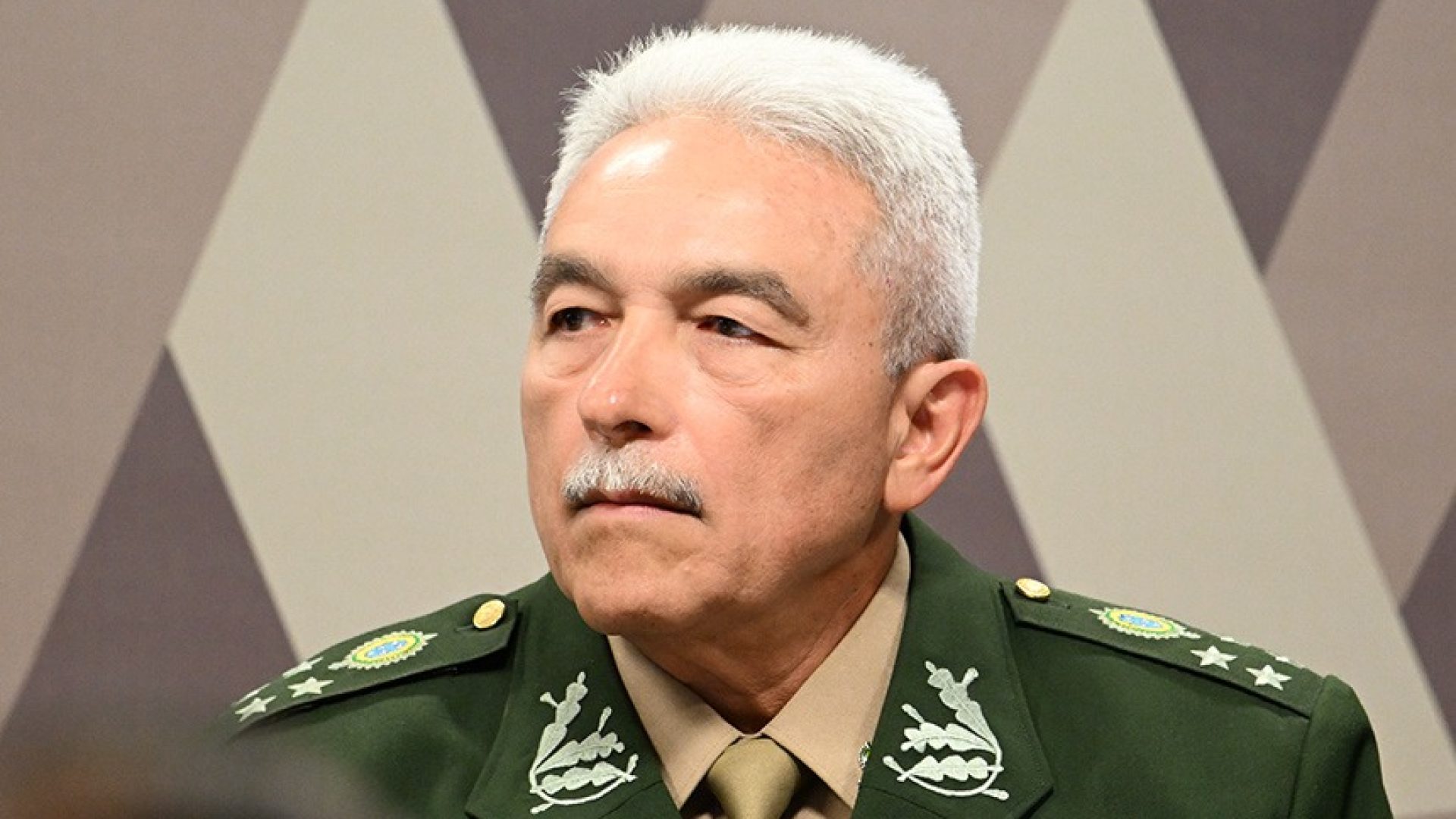 Senado confirma general Anísio David de Oliveira Júnior para o STM — Senado Notícias
