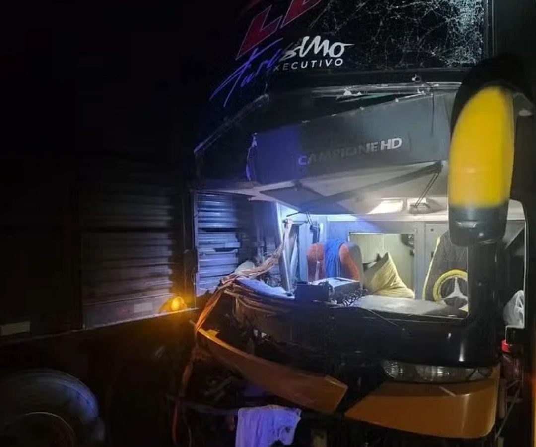 Grave acidente de ônibus com delegação do Águia de Marabá deixa um morto