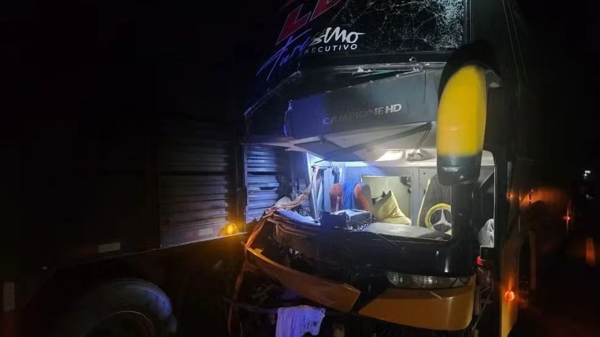 Grave acidente de ônibus com delegação do Águia de Marabá deixa um morto