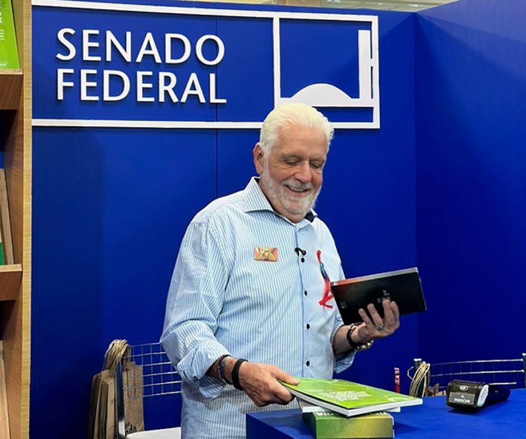Livraria do Senado vende quase 10 mil livros na Bienal da Bahia — Senado Notícias