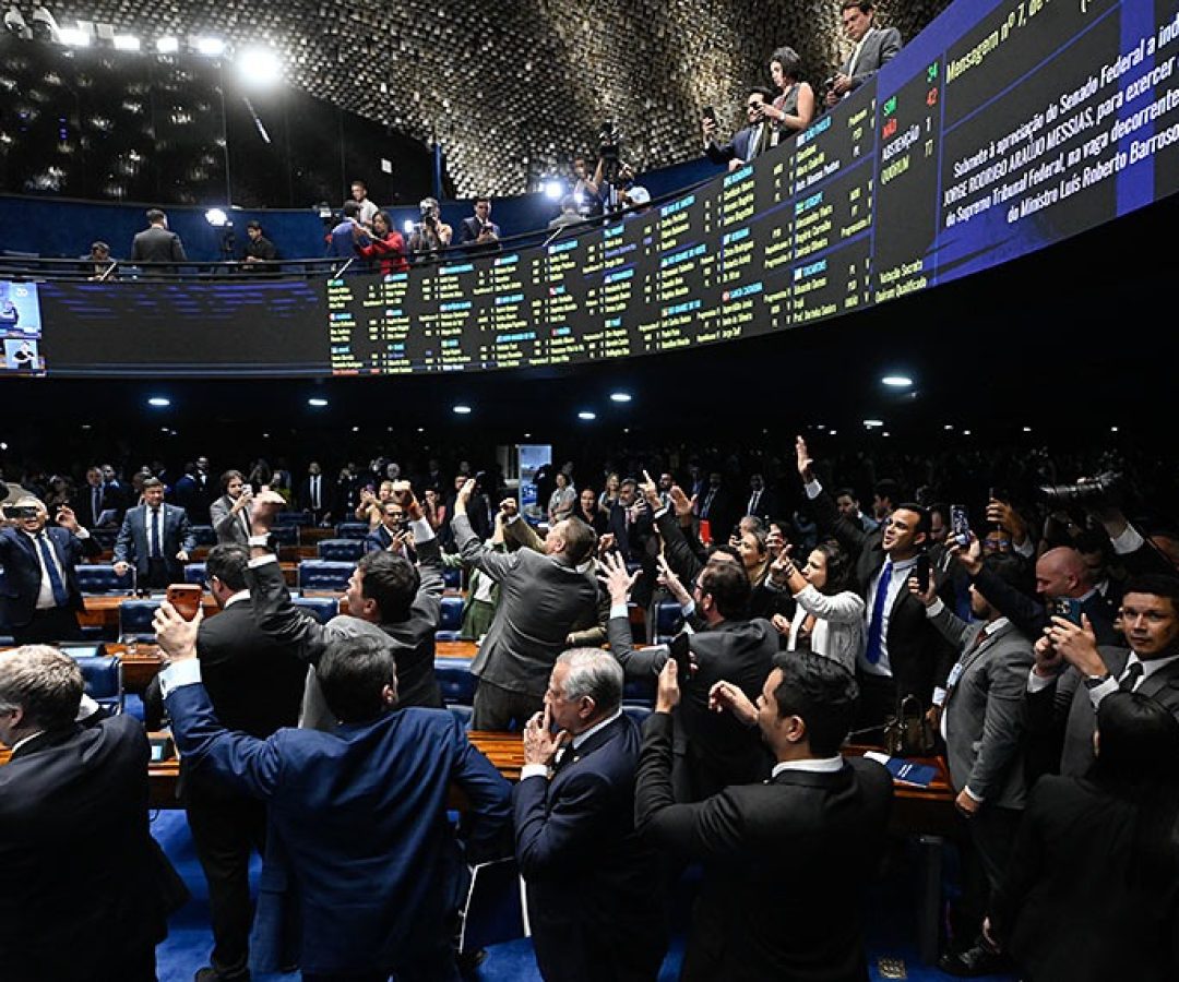 Governo e oposição repercutem rejeição de Messias para o STF — Senado Notícias
