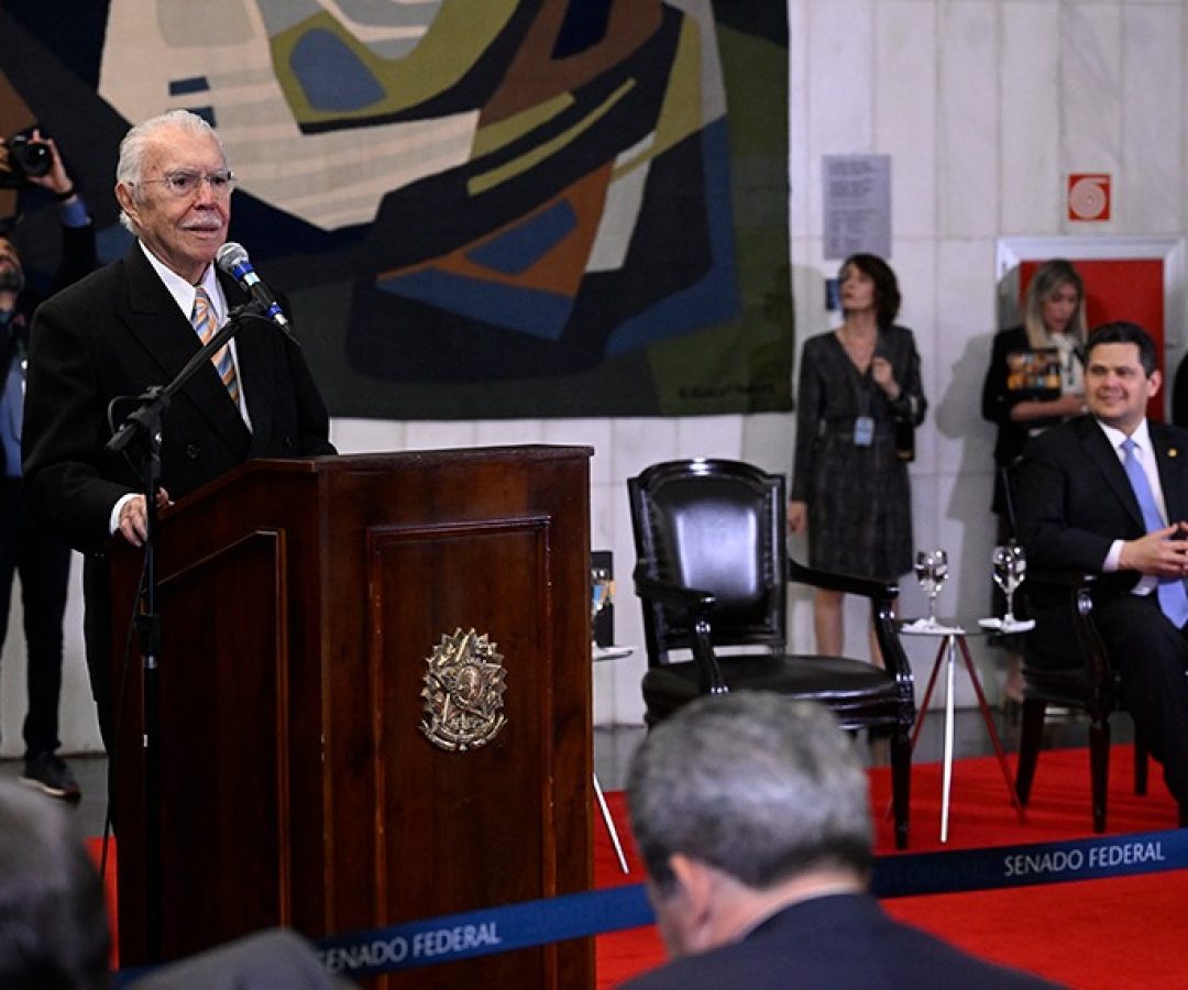 José Sarney relança três de seus romances no Senado — Senado Notícias