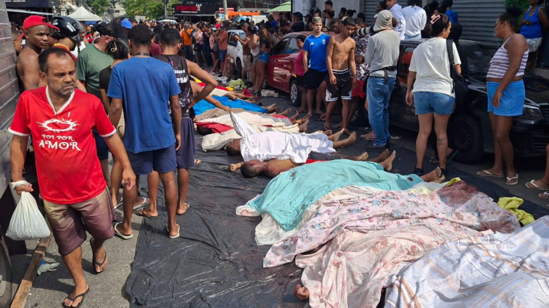 Polícia do RJ relata à Justiça cenário de guerra na Operação Contenção