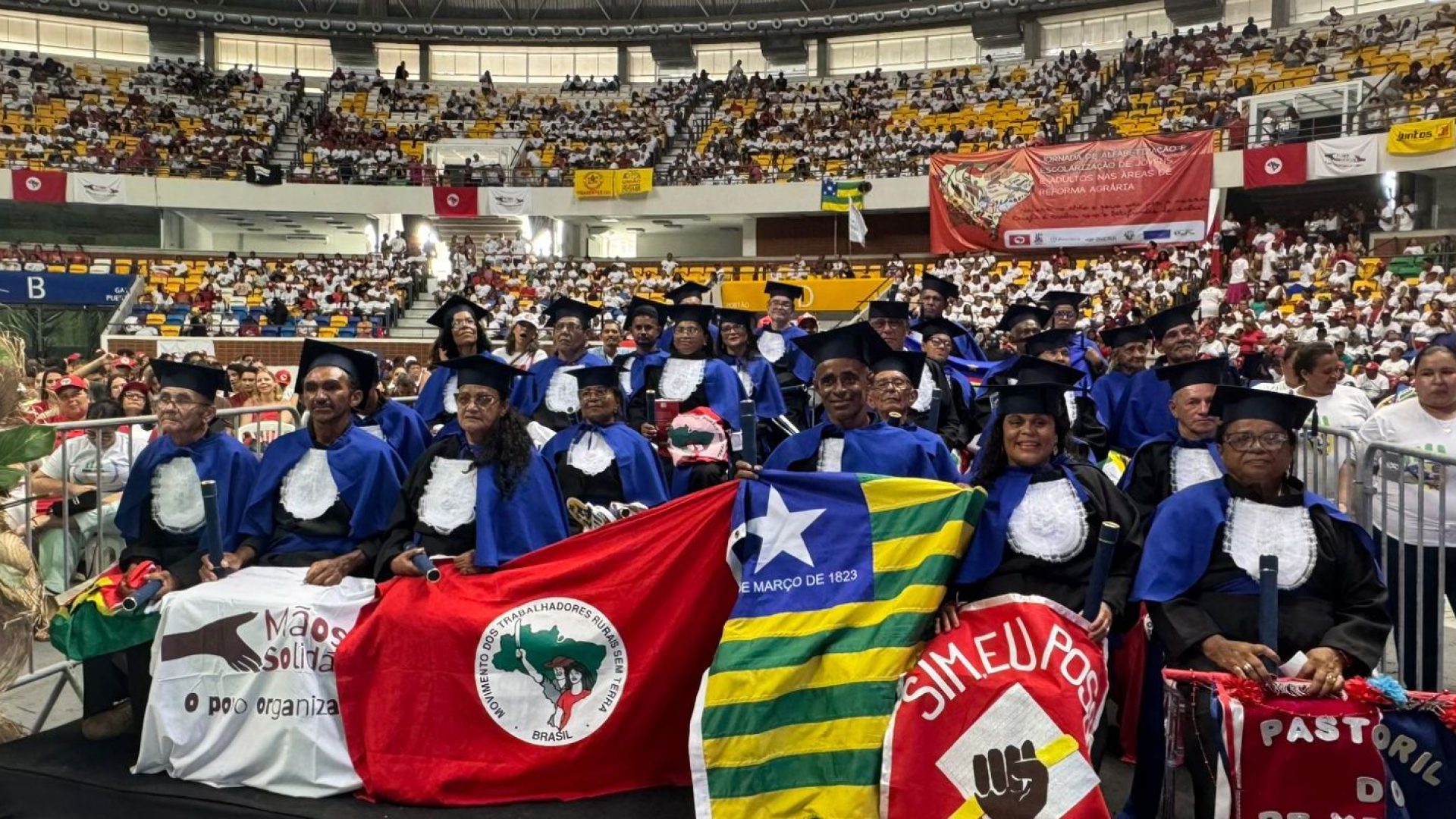 Festa em Recife celebra 30 mil alfabetizados em programa social