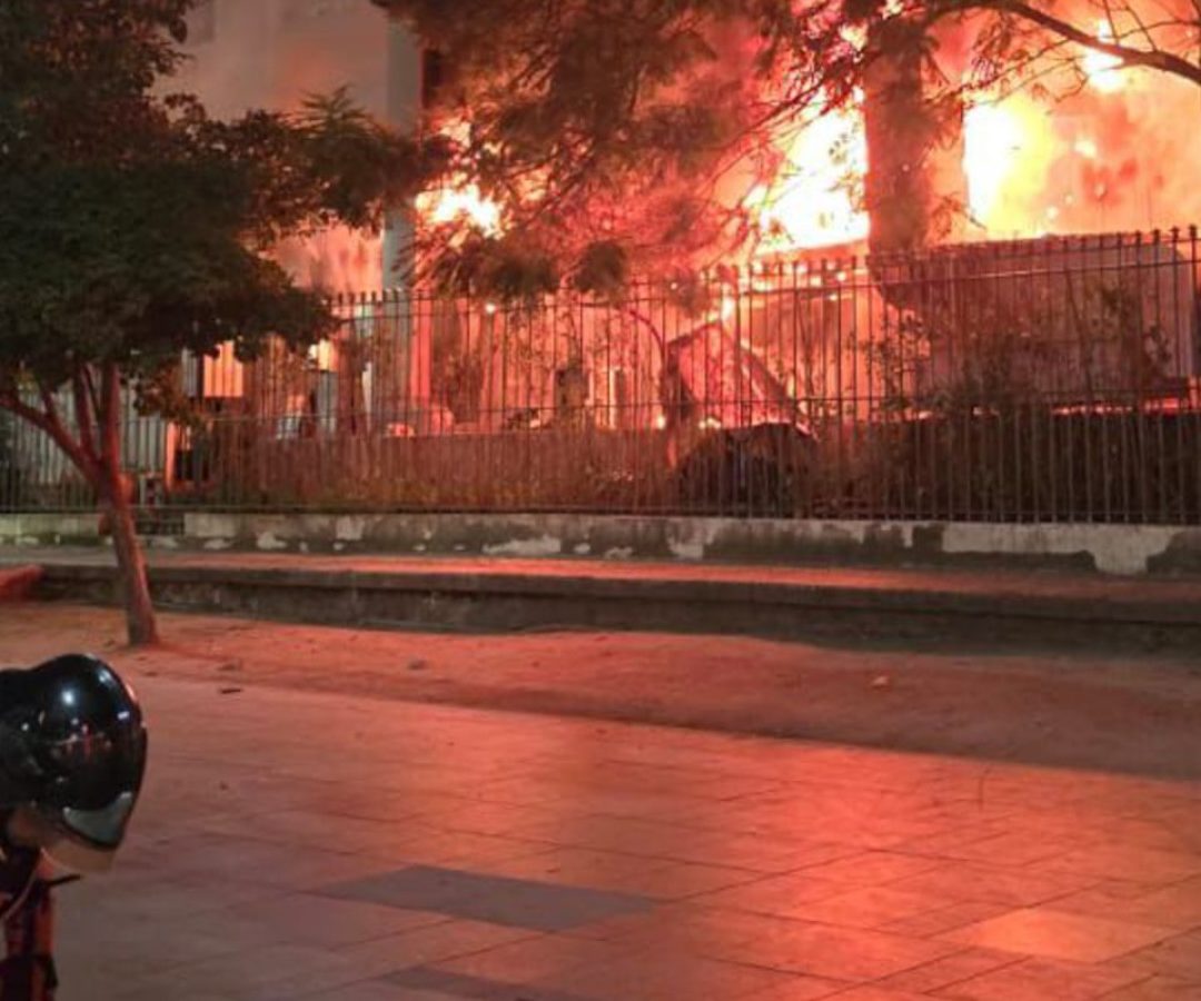 Princípio de incêndio atinge restaurante em edifício histórico do Rio
