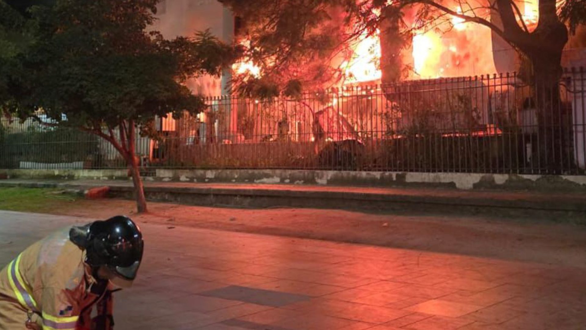 Princípio de incêndio atinge restaurante em edifício histórico do Rio