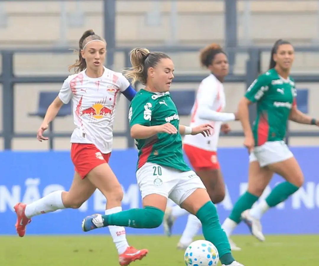 Palmeiras vence Bragantino e dorme na liderança do Brasileiro Feminino