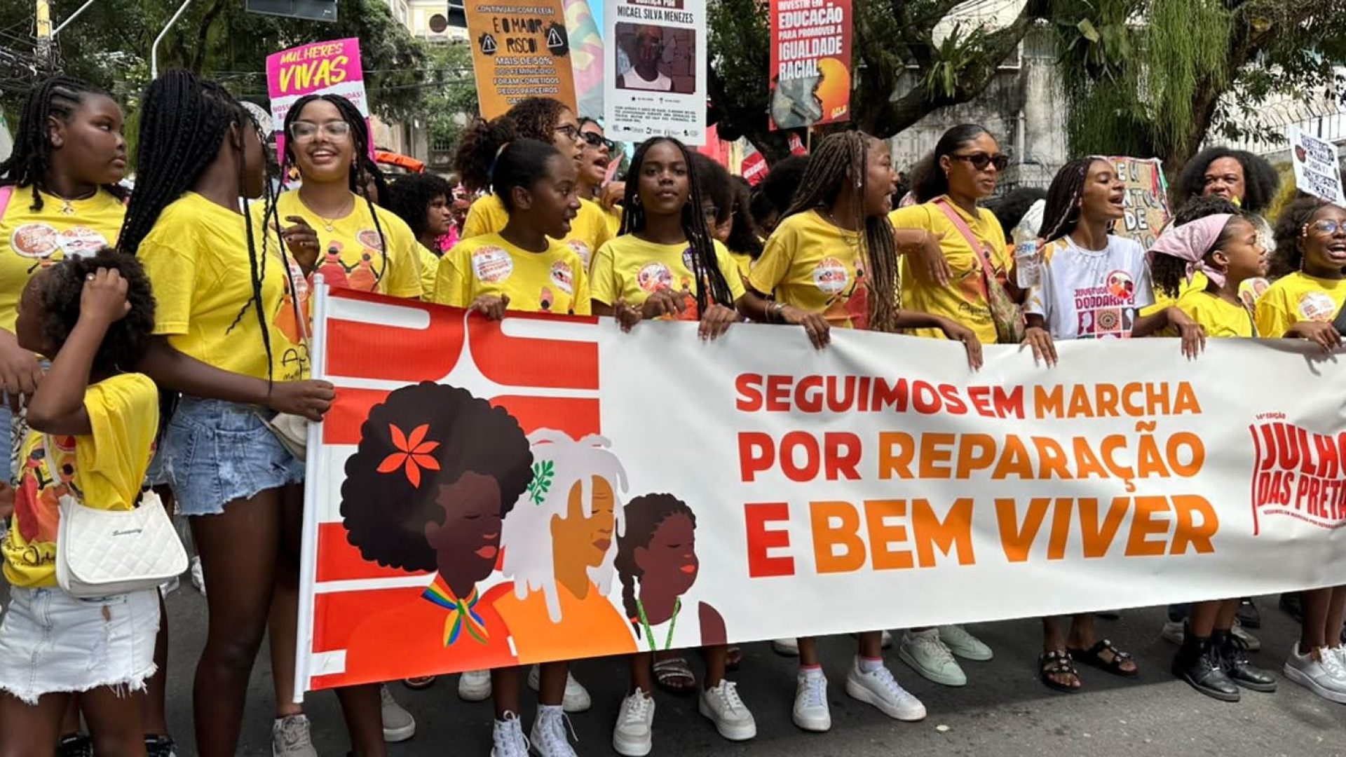 Julho das Pretas: mulheres negras marcham pelas ruas de todo país