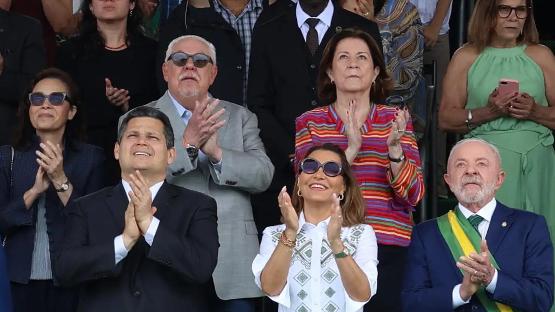 Começa o desfile cívico-militar do Dia da Independência em Brasília